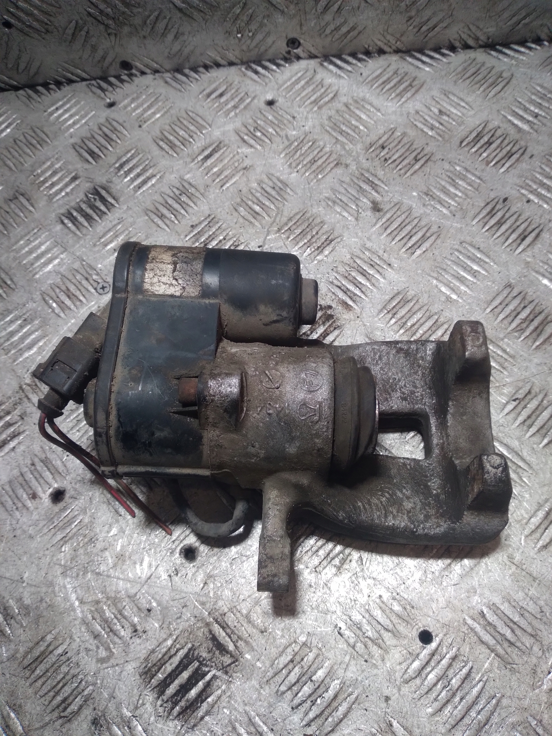 caliper brake right rear part rear VOLKSWAGEN PASSAT B6