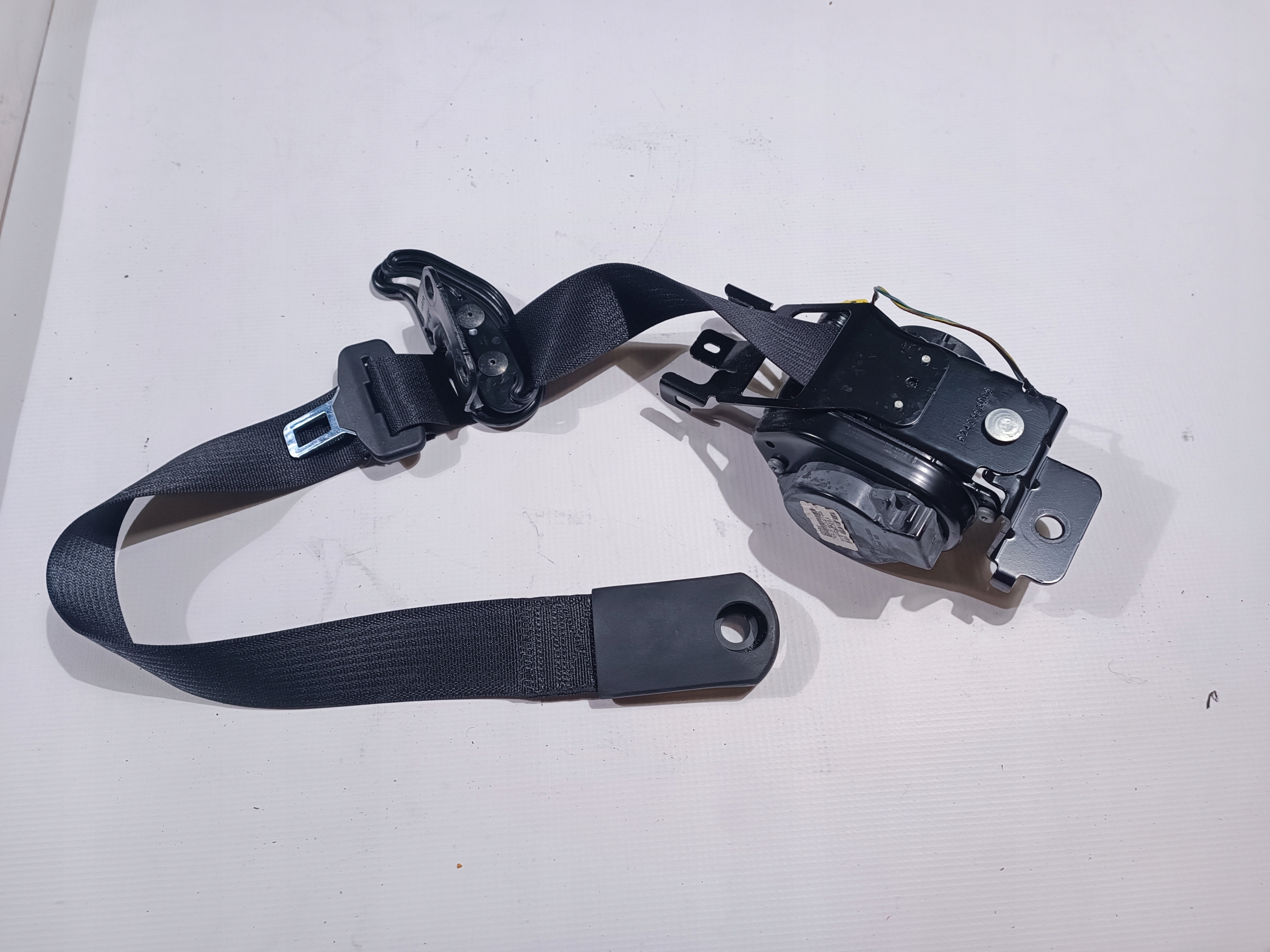 tension belt safety front front right Dodge Charger 2015