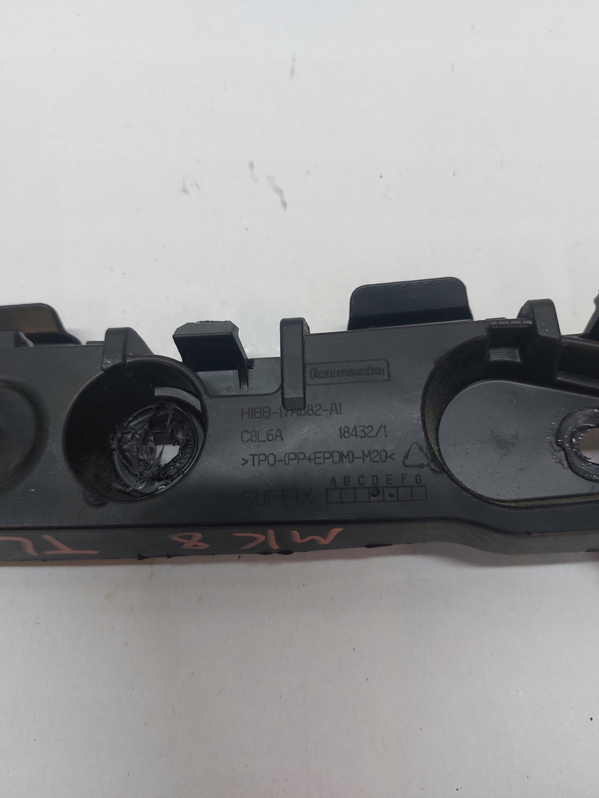 Support Support plaque Pare choc Gauche Arrière FORD FIESTA MK8