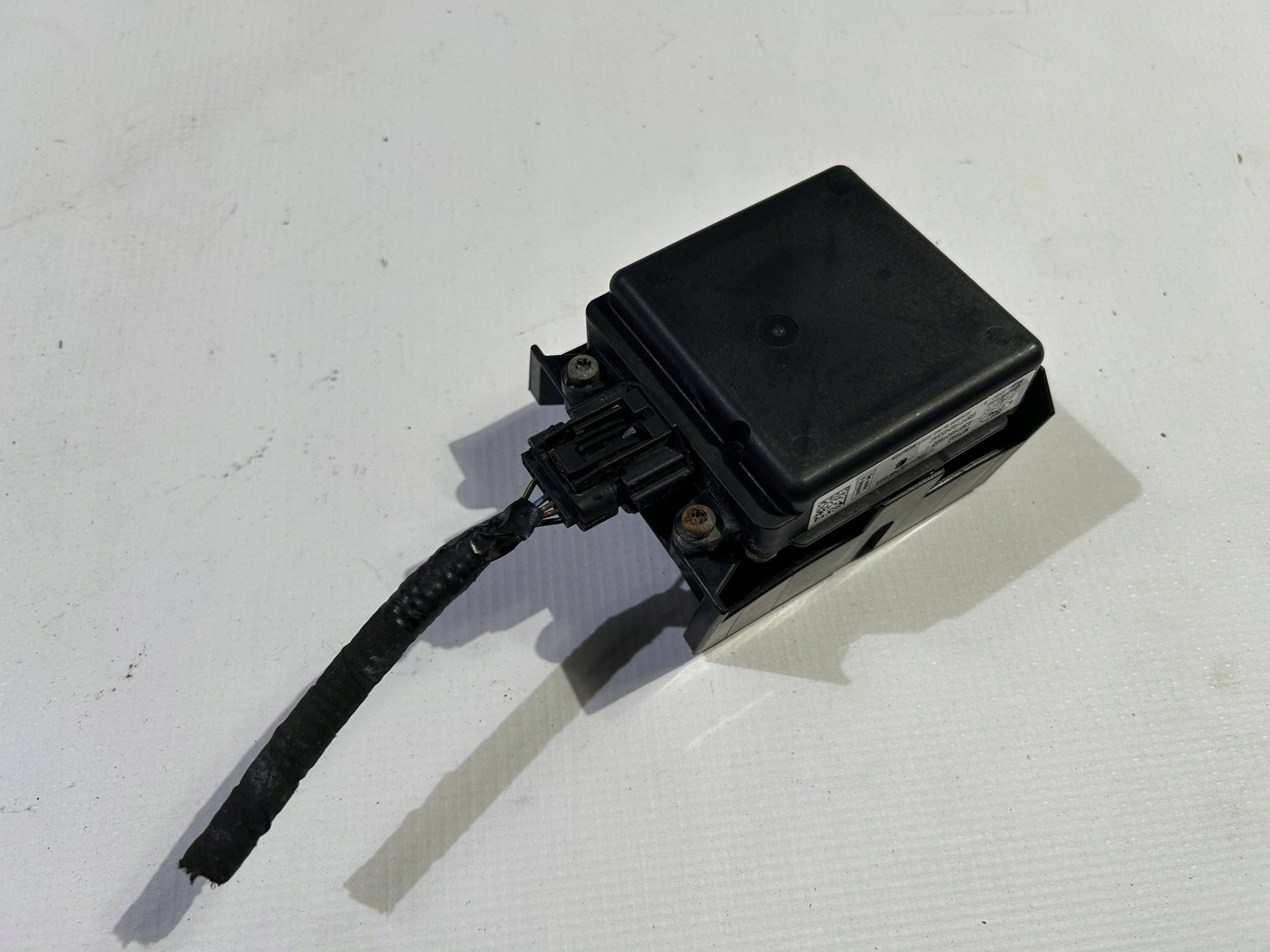 Датчик крепление правый FORD Explorer 2016-