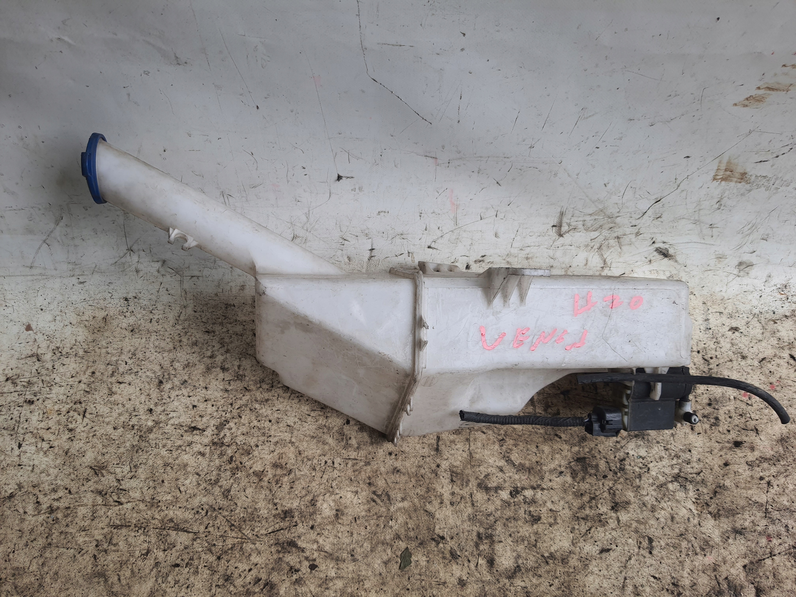 KIA VENGA 09-13 БАЧОК ОМЫВАТЕЛЯ