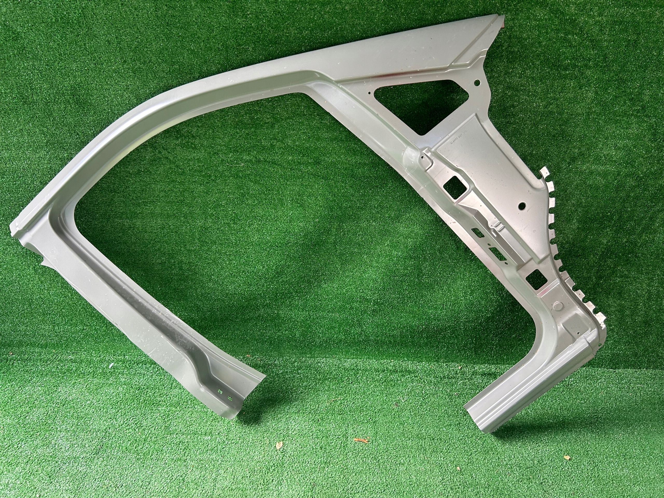 Mercedes Vito V-Klasa side threshold right front pillar A B W4476373000