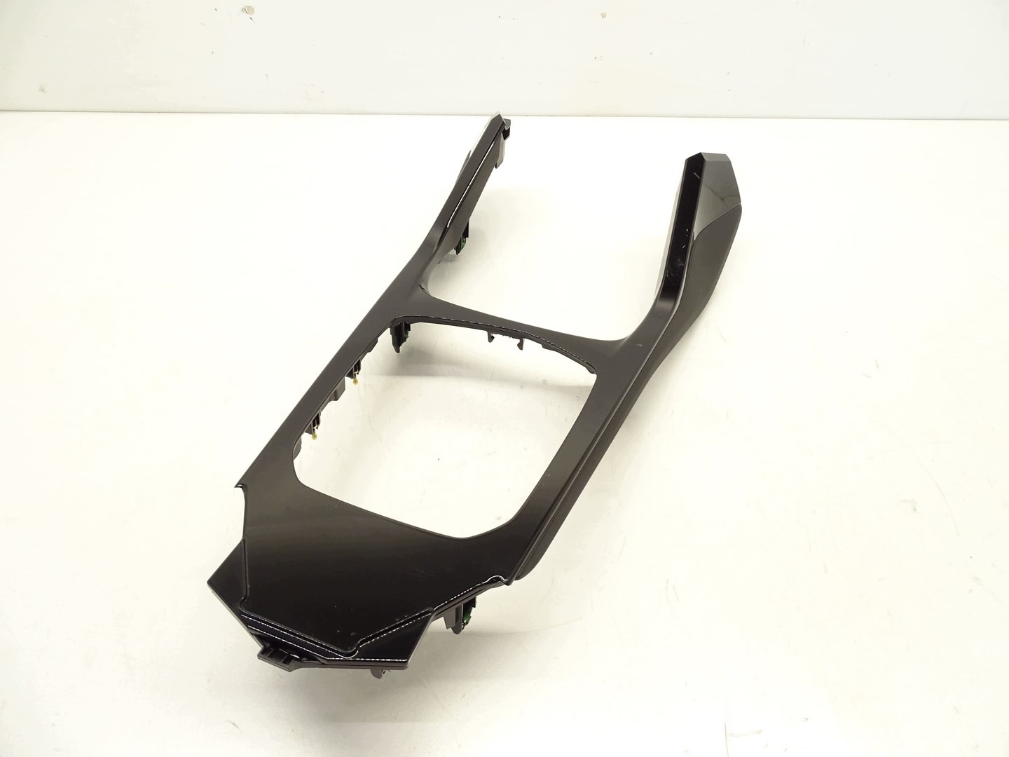 cover frame DEKOR TUNEL central BMW 1 F40 276487 165A563E402