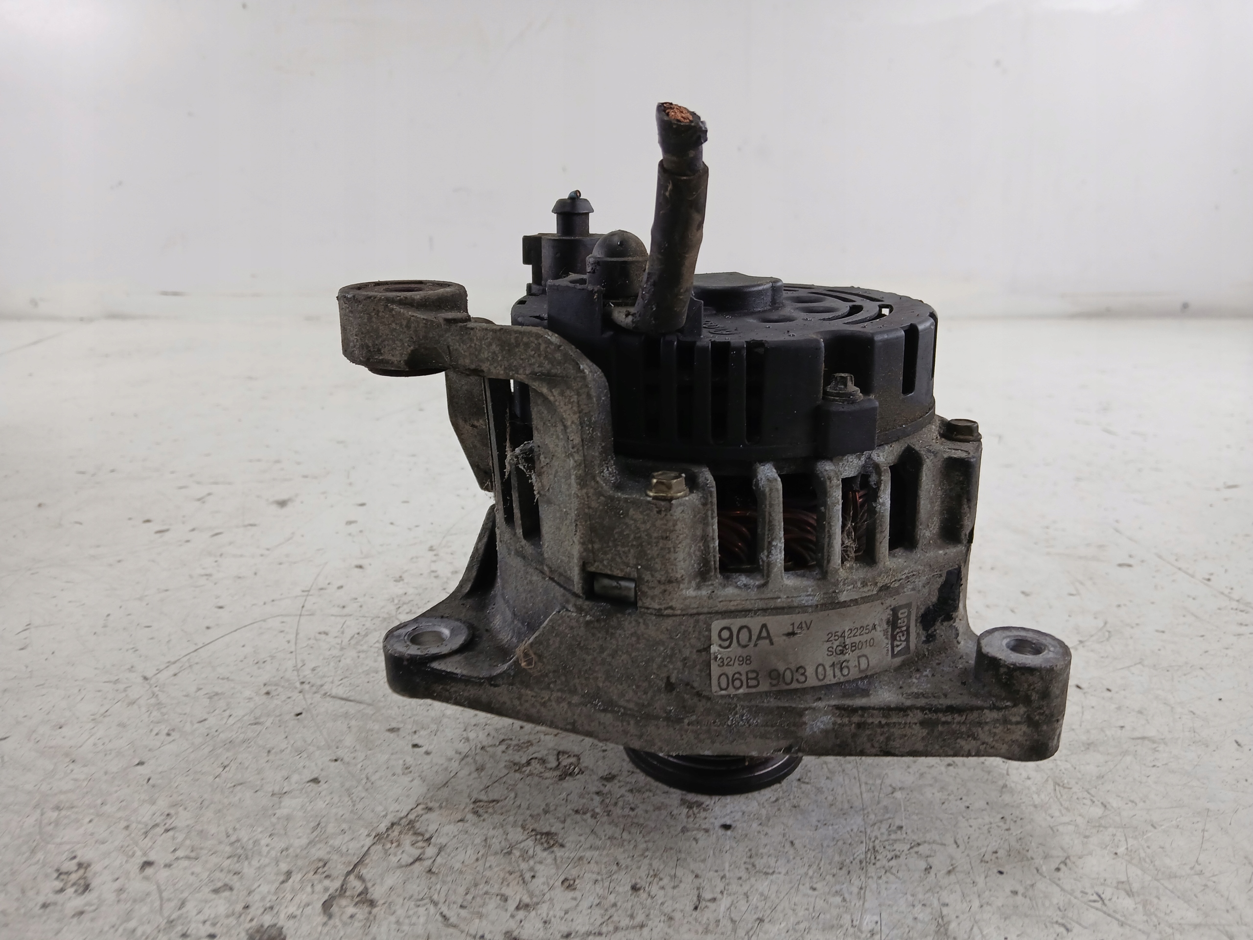 AUDI A4 B5 VW PASSAT B5 1.8 alternator 06B903016D 90A