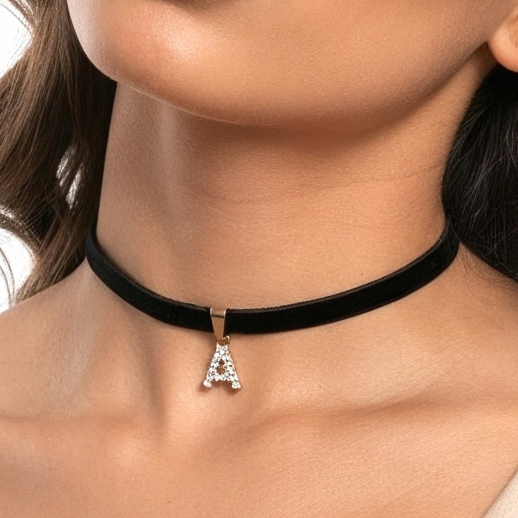 Kožený Choker písmenko M A K černý přívěsek chirurgický na krk zlatý