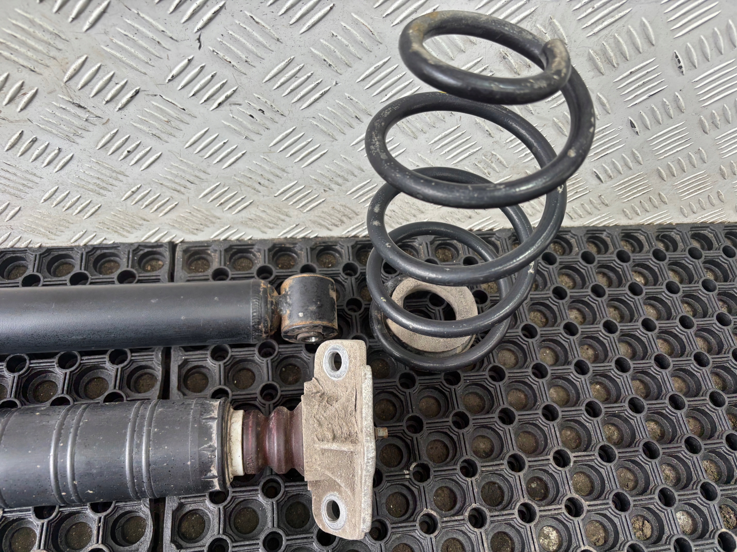 FIAT TIPO II 15-24 shock absorbers rear. right + left + springs running board
