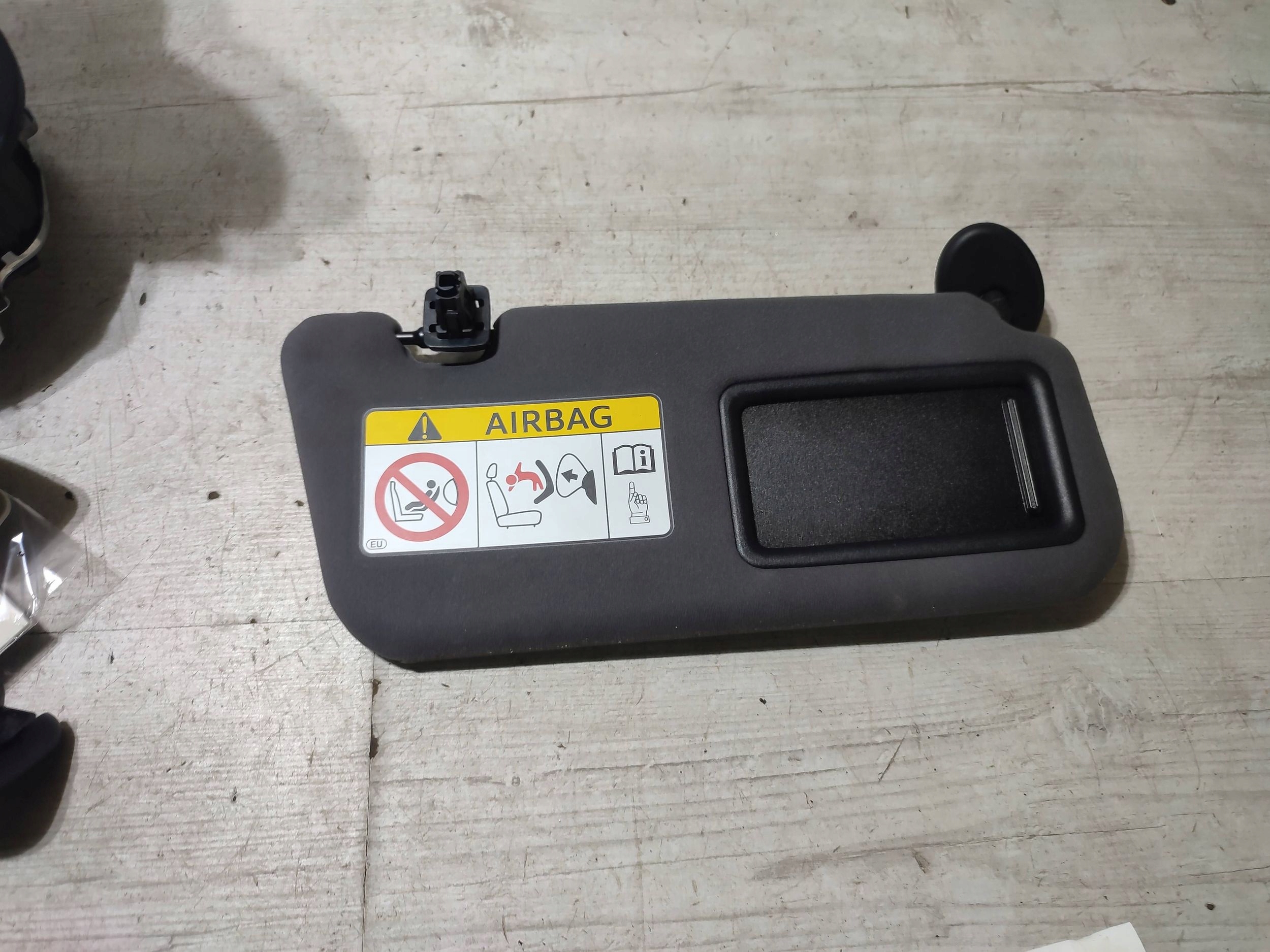 Lexus RC 2019 front side right cover przeciwsloneczna