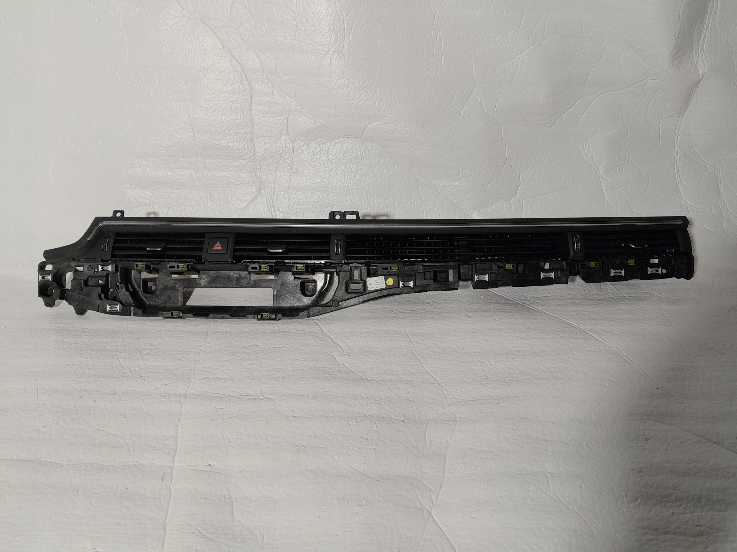 AUDI A4 B9 grid air conditioning devices 8W1820902B