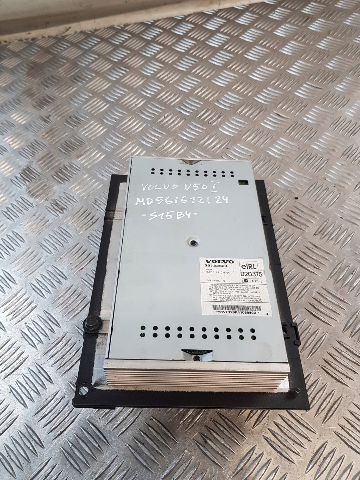amplifier RADIA 30732824 + module navigation devices 30679781 VOLVO V50 and 04R
