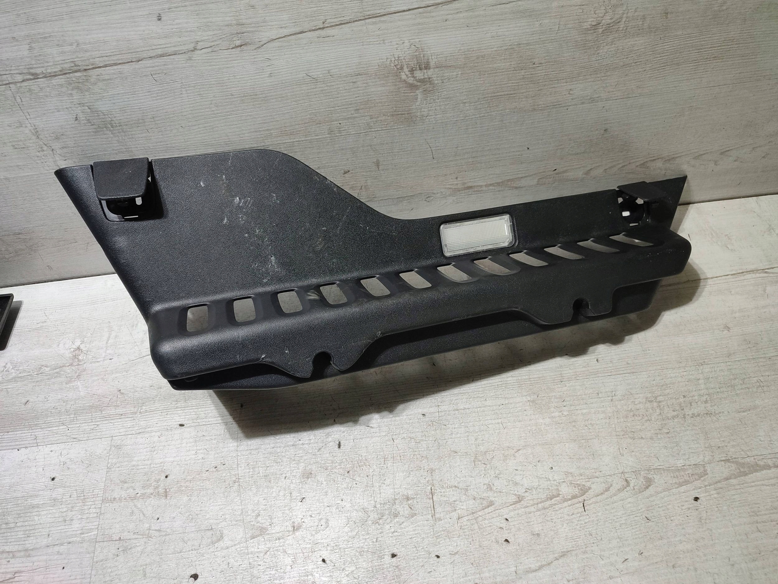 Peugeot 2008 and 2018 rear part side left boot upholstery rolety