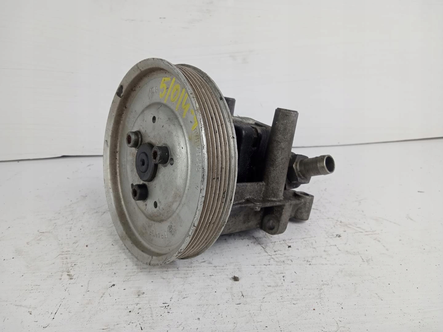 Audi OE 4D0145155L насос гур, рулевой системы