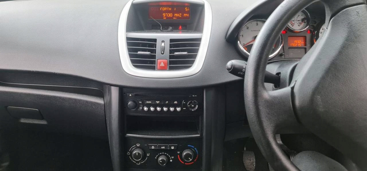 Radio samochodowe Peugeot 207 facelift 2010 96750215XT