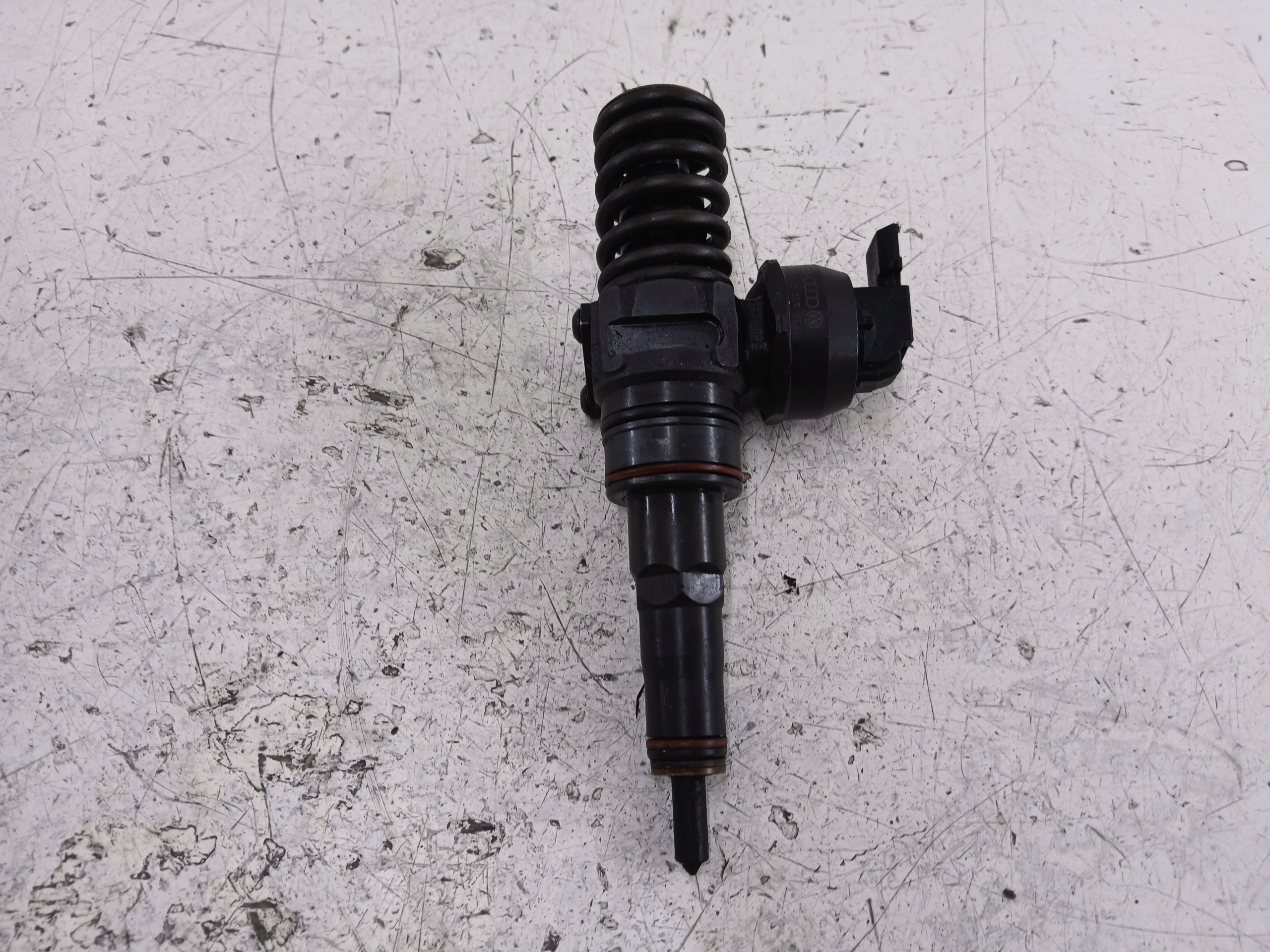 AUDI A4 B6 VW PASSAT B5 FL 1.9 TDI Pumpedüse Einspritzdüse 038130073AR
