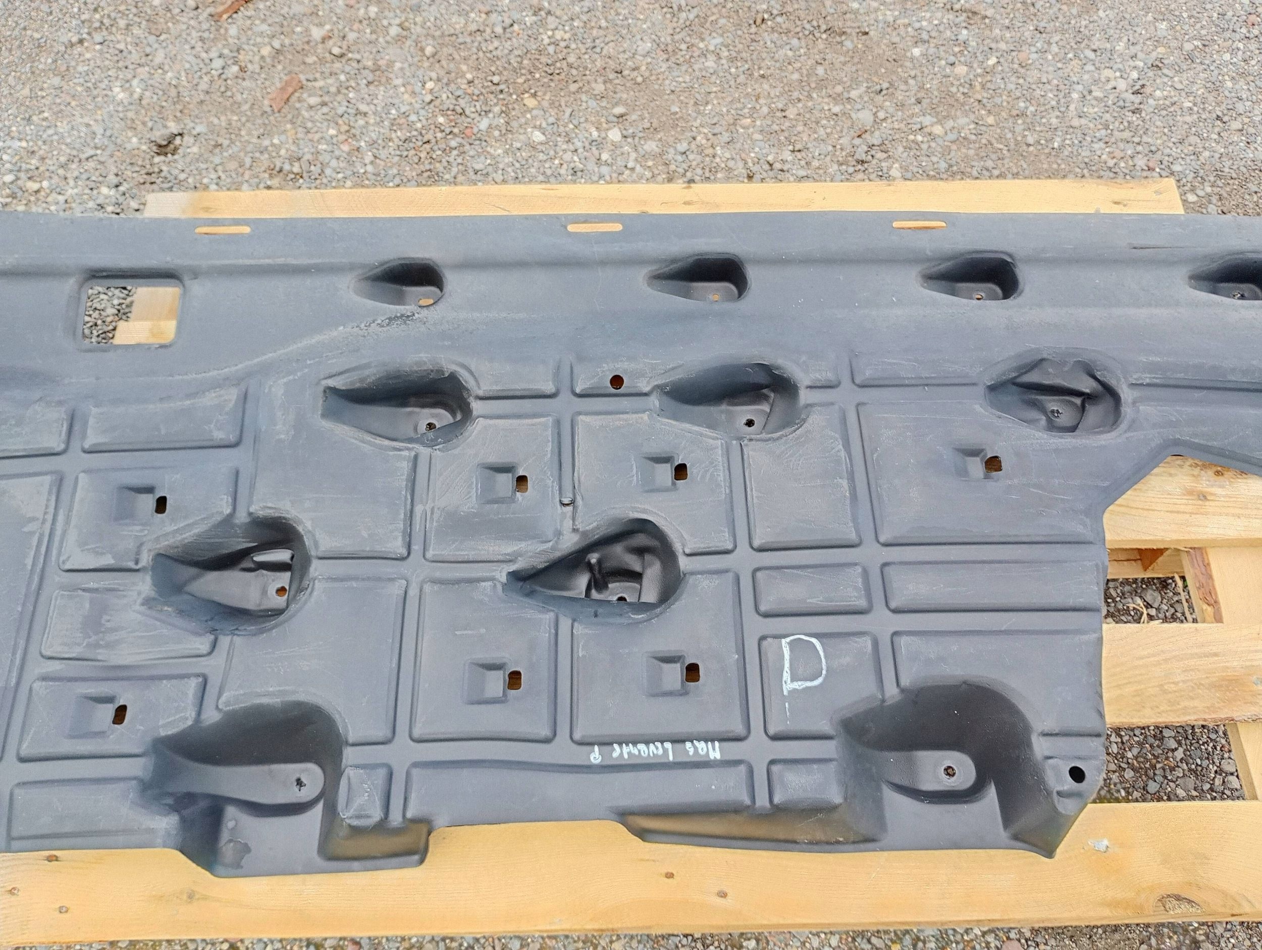 cover chassis cover lower right Maserati Levante 2017