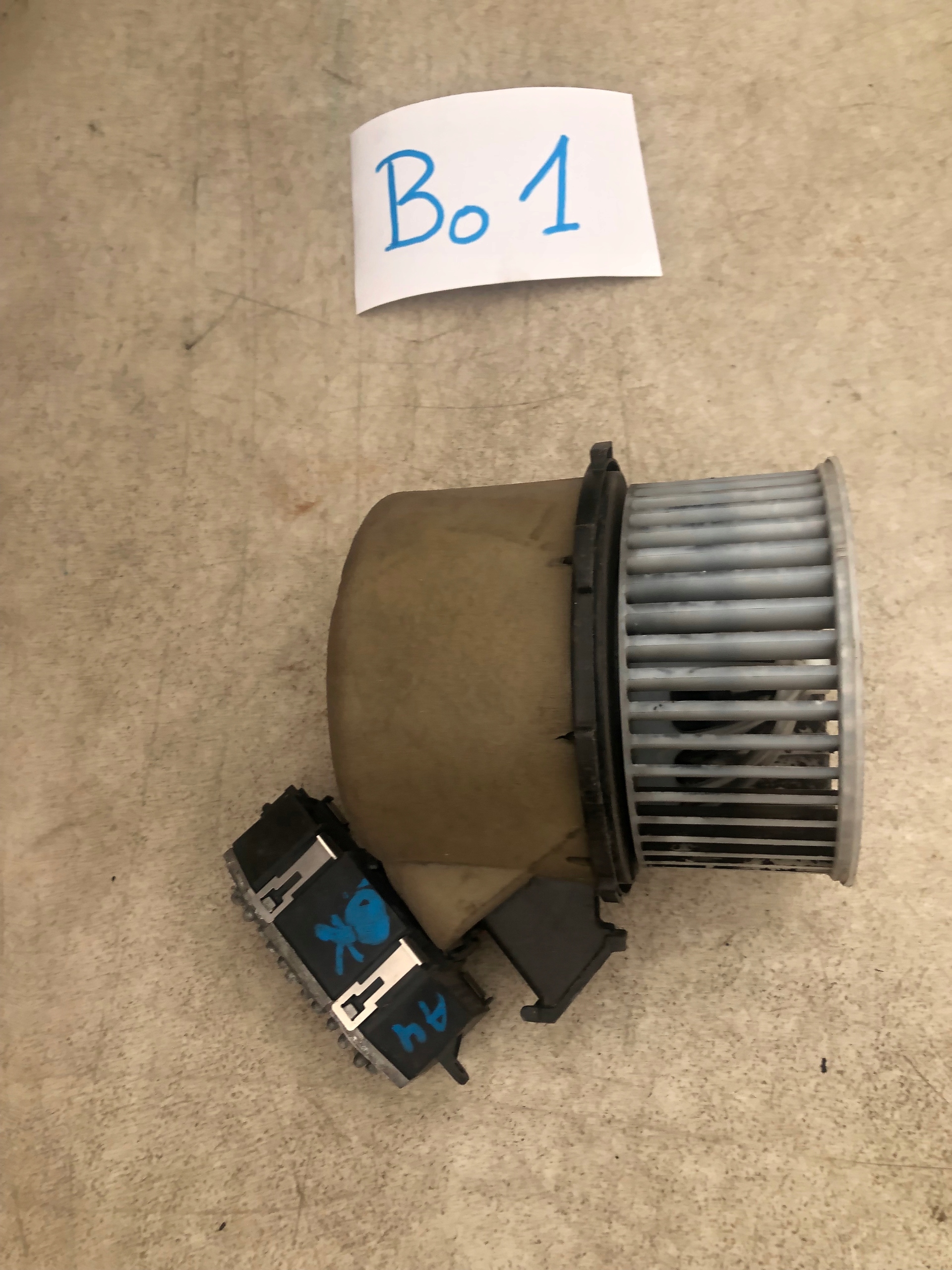 Audi OE 8K0820521 резистор воздуховод