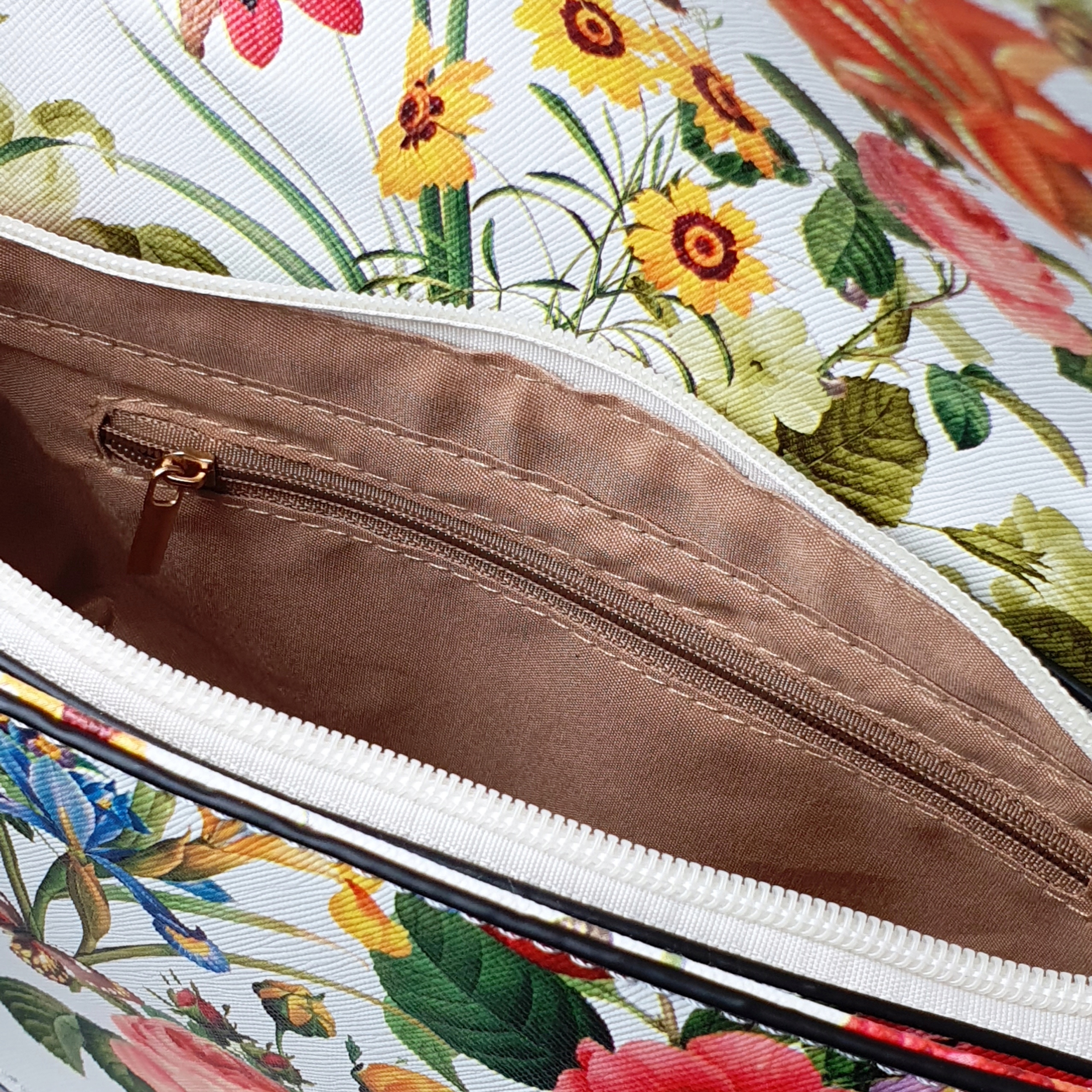 TOREBKA DAMSKA MAŁA LISTONOSZKA NA RAMIĘ KWIATY ŁĄKA BOHO Kolor wielokolorowy