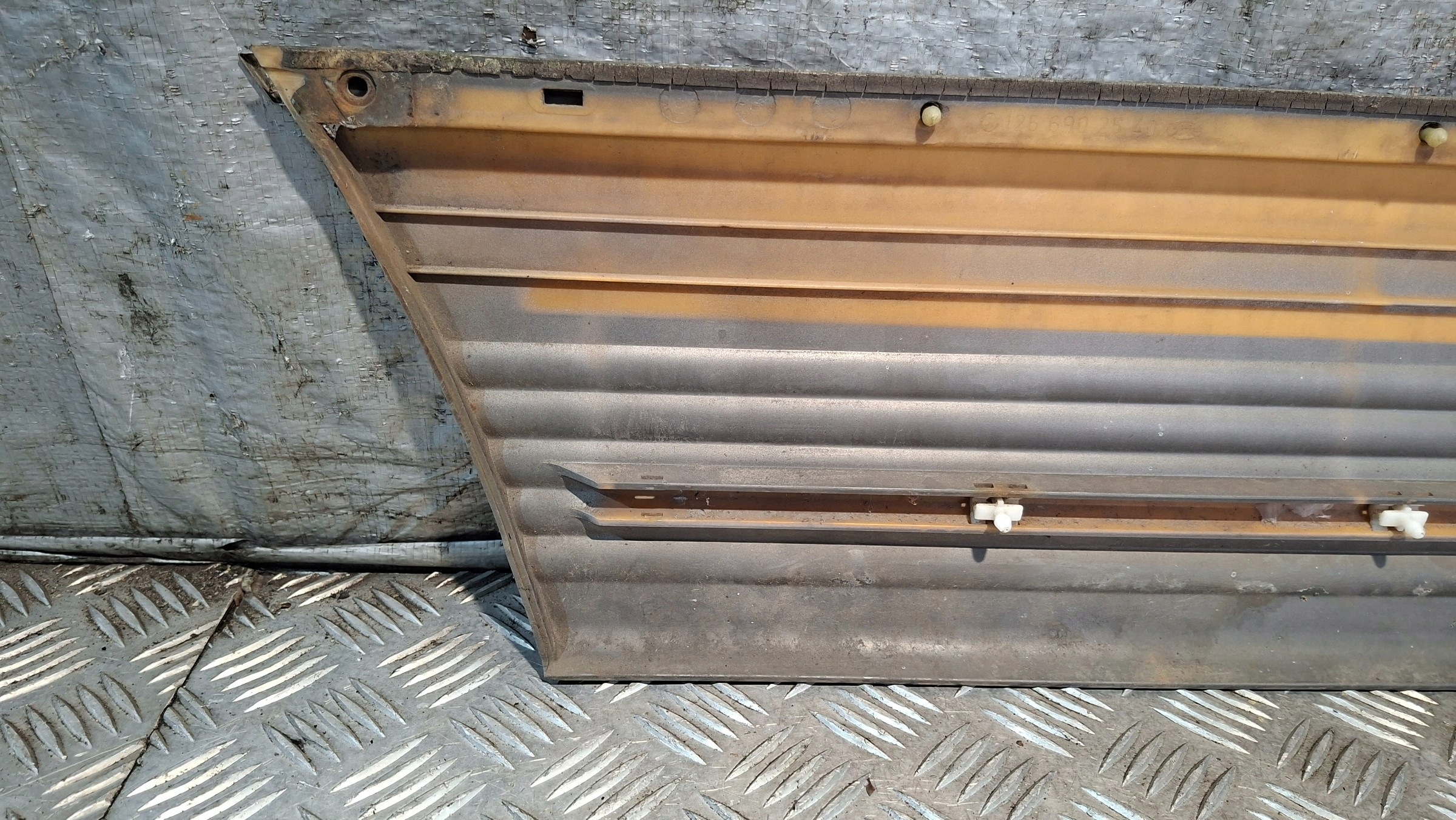 moulding door left rear part MERCEDES W126