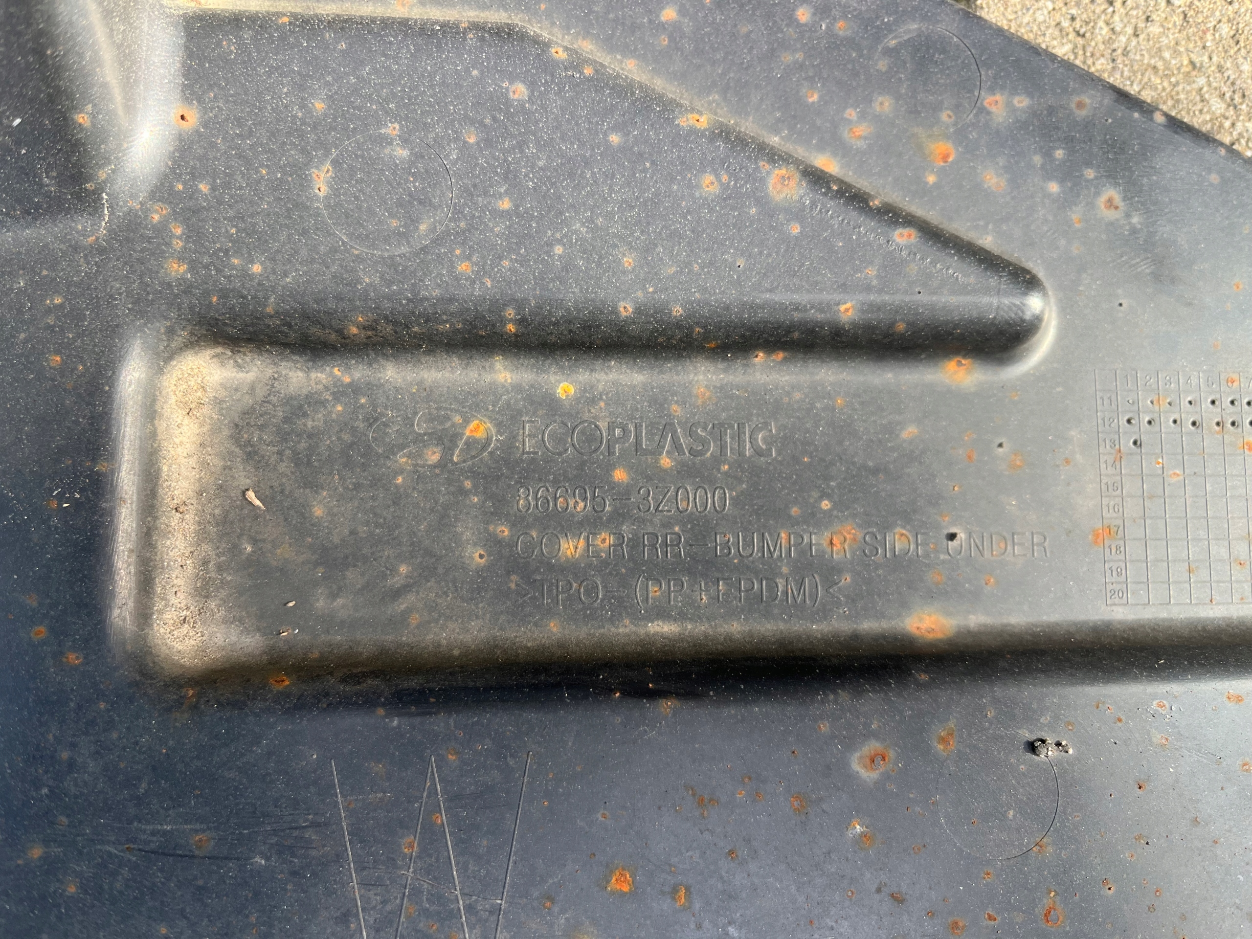 Hyundai I40 cover below bumper left rear part
