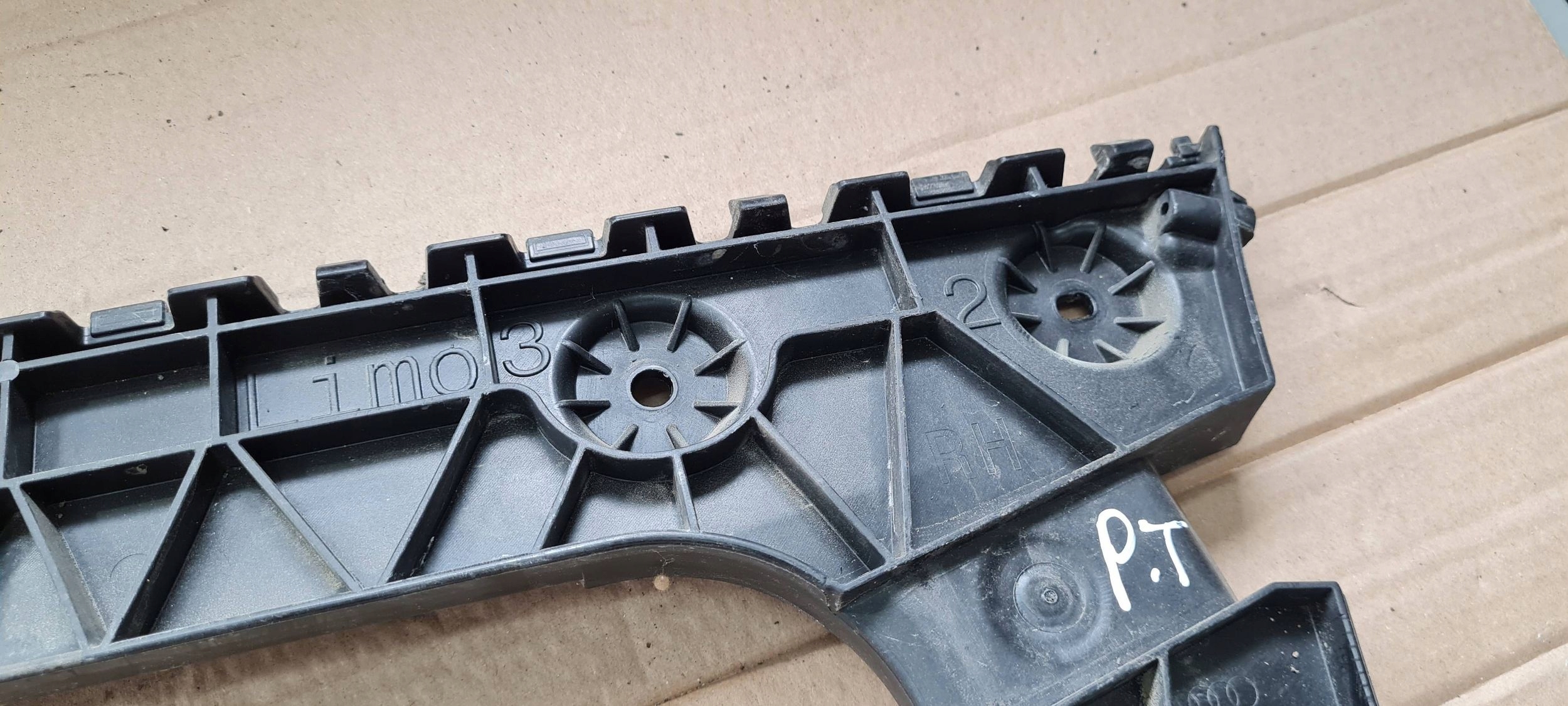 A6 C8 4K Support Poignée Support plaque Pare choc Droite Arrière Berline 4K5807454