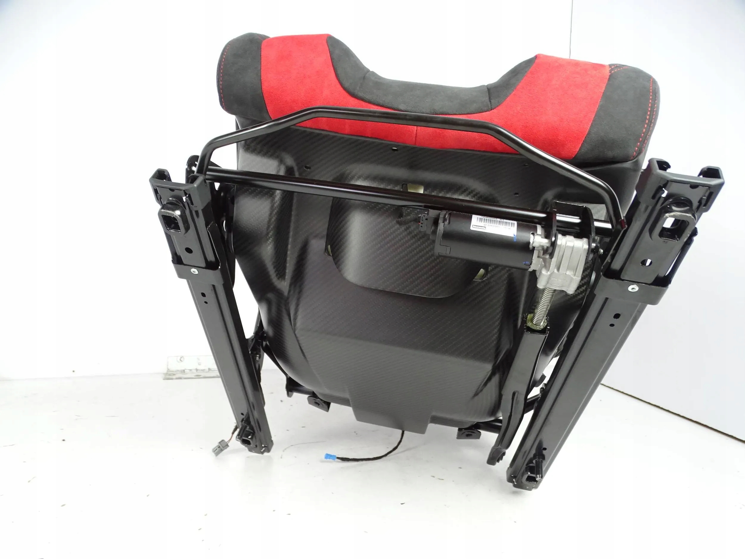 кресла MASERATI MC20 M240 Carbon
