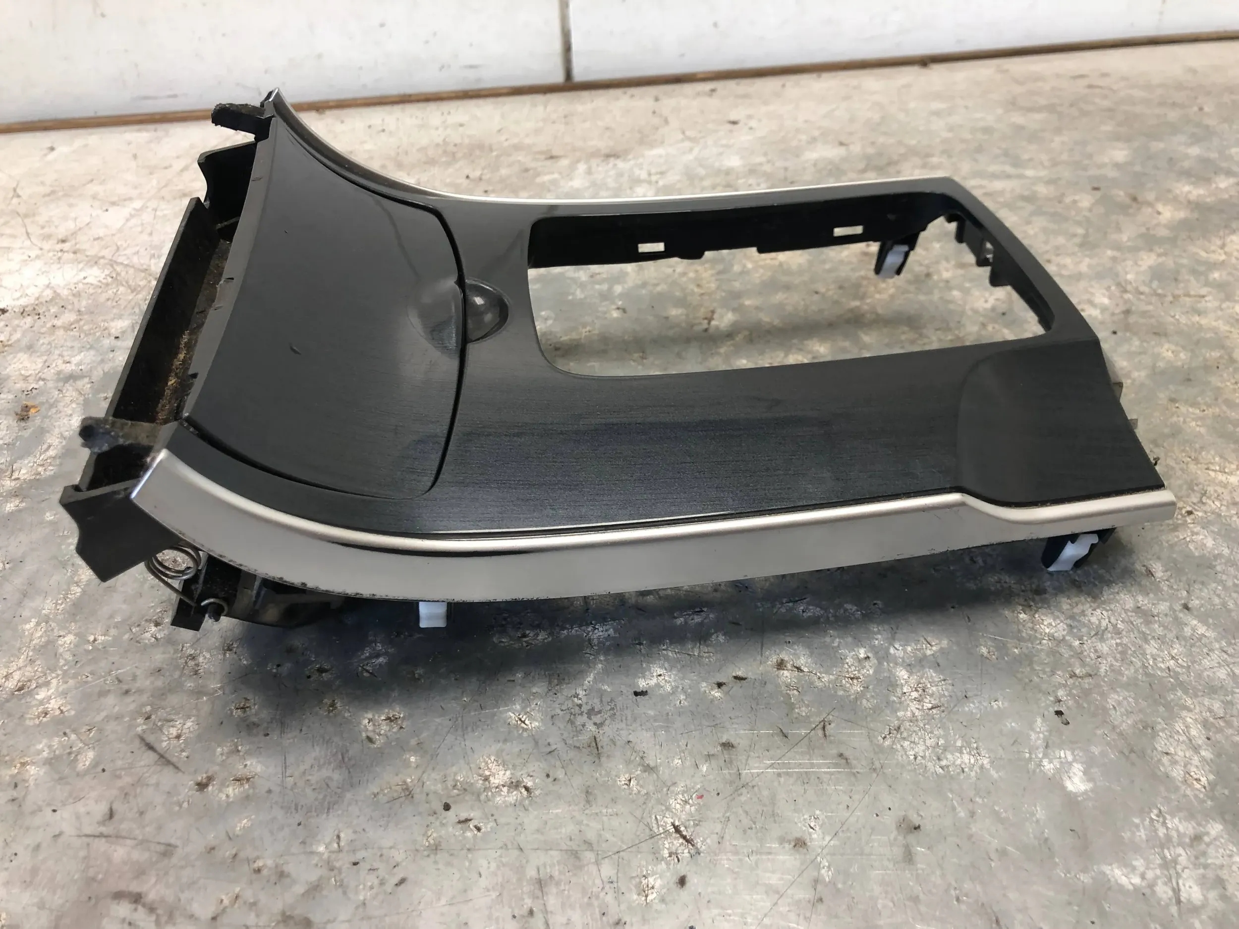 Cendrier Châssis GALKI Engrenage MAZDA 6 GG GJ6A201