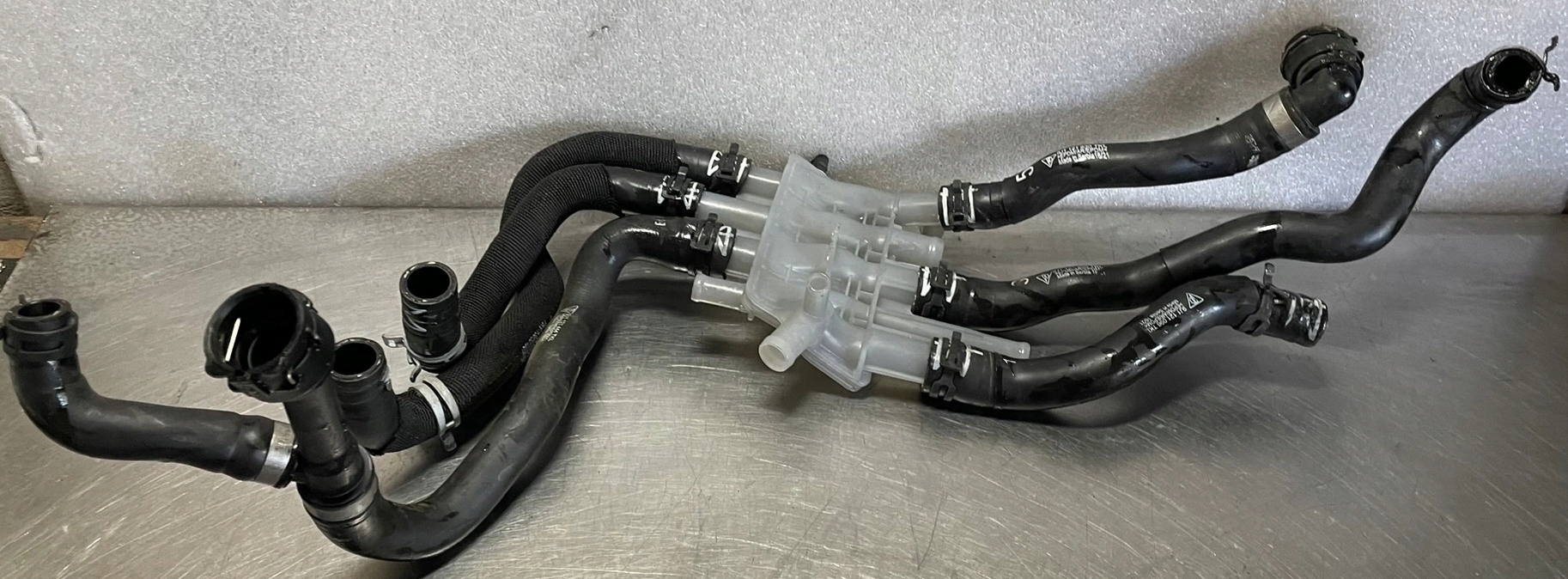 ПАТРУБОК ДРОТИ WEZE ВОДУ AUDI Е-ТРОН GT PORSCHE TAYCAN ОРИГІНАЛ FV