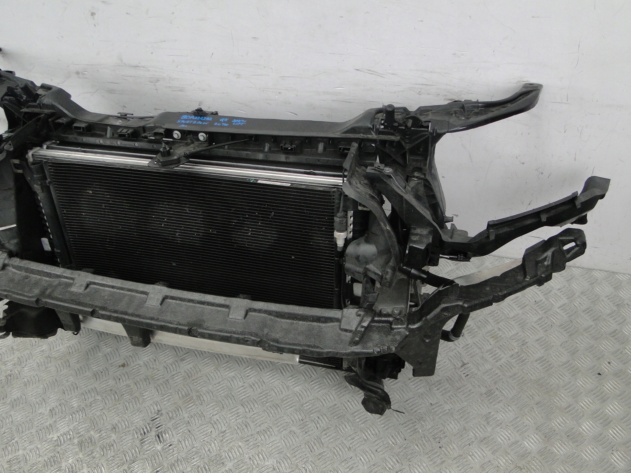 PAS PRZEDNI PRZÓD CHŁODNICE AUDI Q5 LIFT 21R 80A 80F 2.0TDI SPORTBACK Jakość części (zgodnie z GVO) O - oryginał z logo producenta pojazdu (OE)