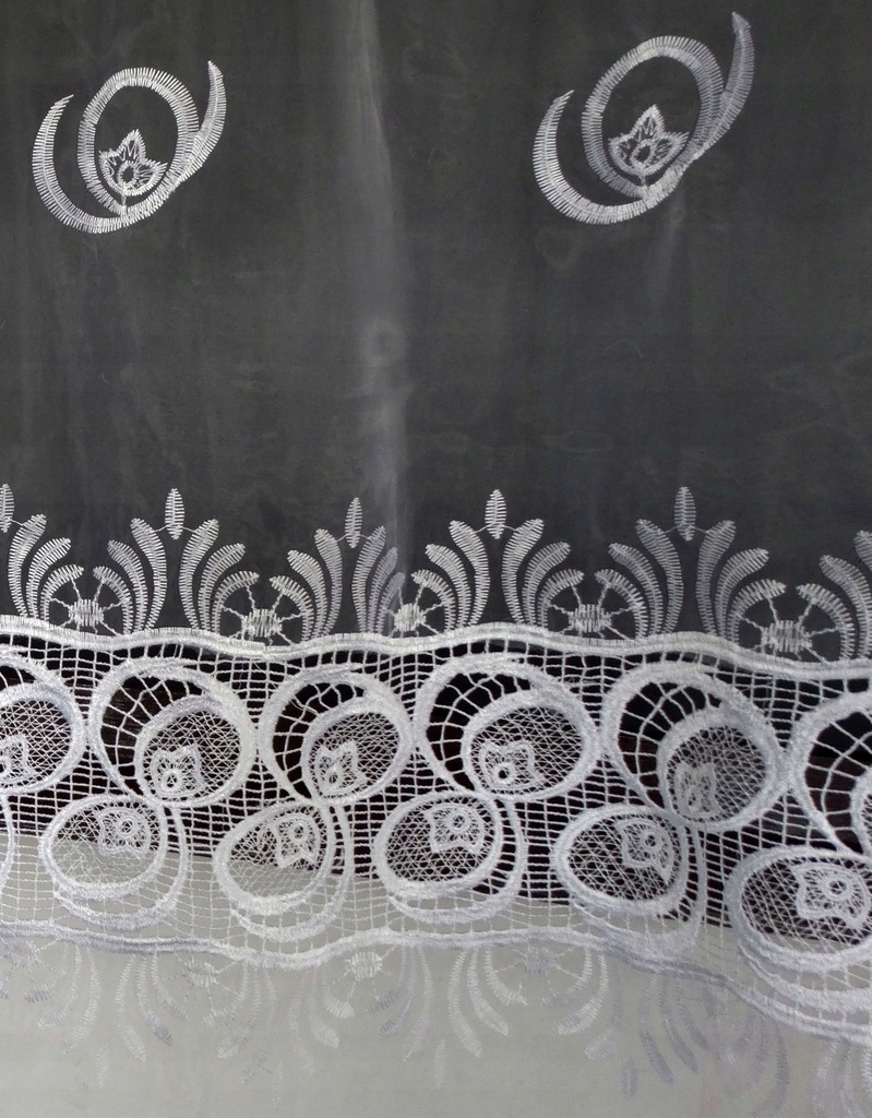 Mg organtin Bílý Gipiura Výšivka 330x250 cm obšitá páskou