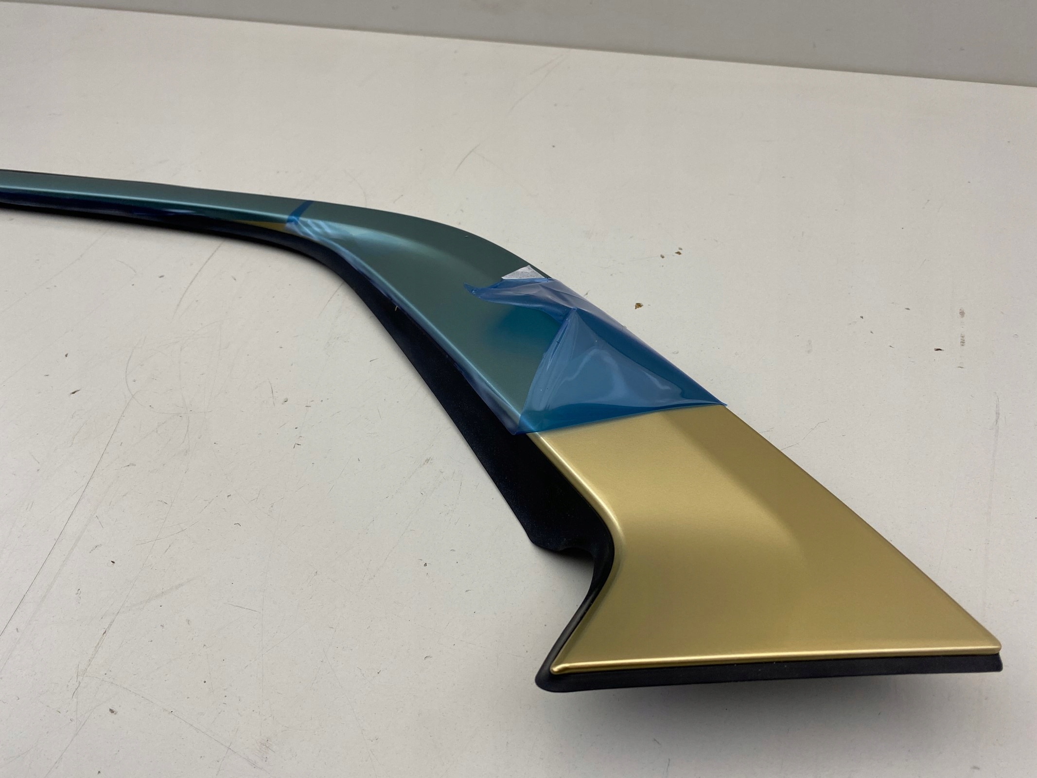 BMW XM G09 LEWA LISTWA BŁOTNIKA TYŁ GÓRNA OSŁONA TYLNA 22- Numer katalogowy części 5A2BCA3