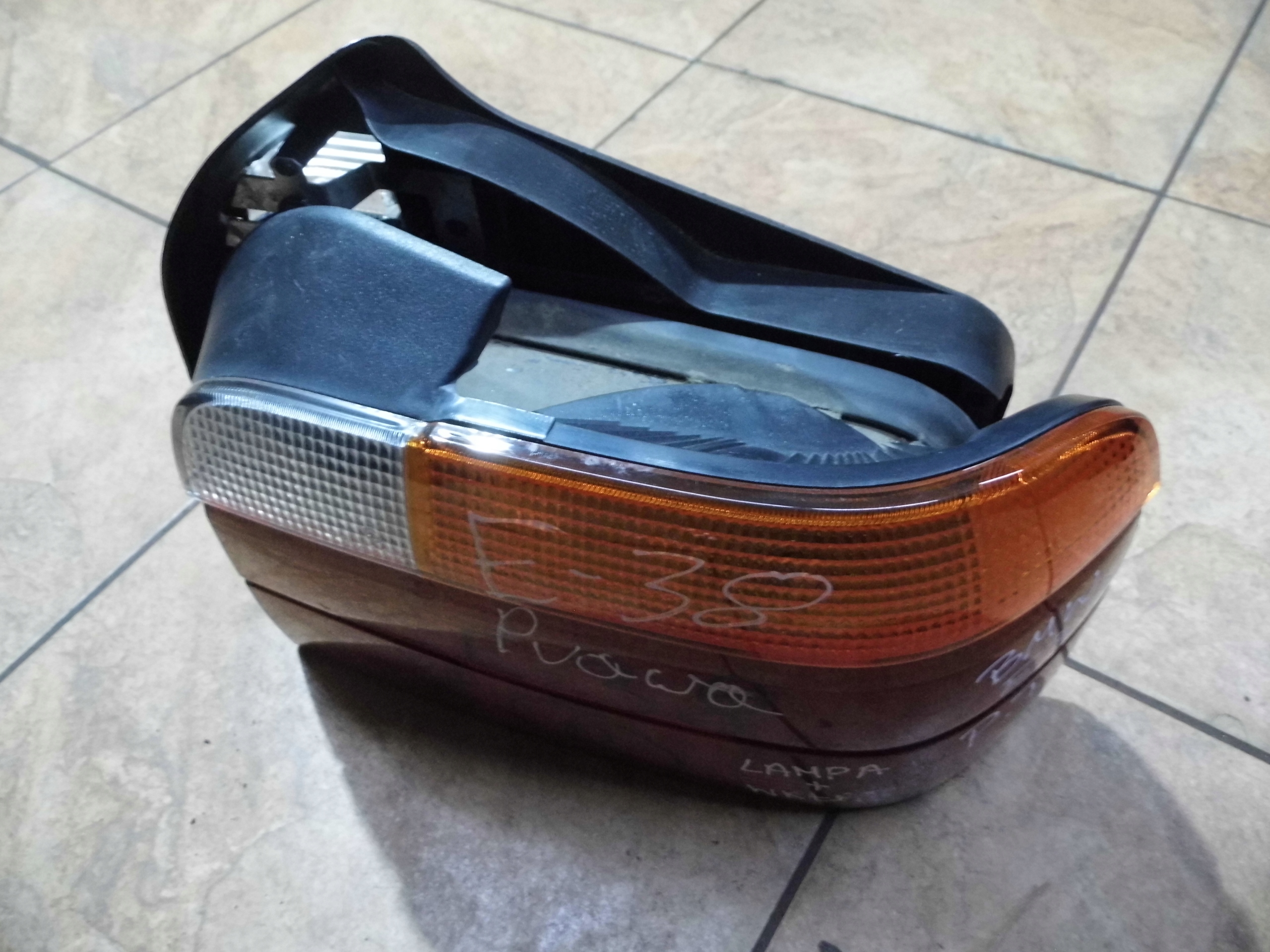 BMW E38 LAMPA PRAWY TYŁ Strona zabudowy prawa