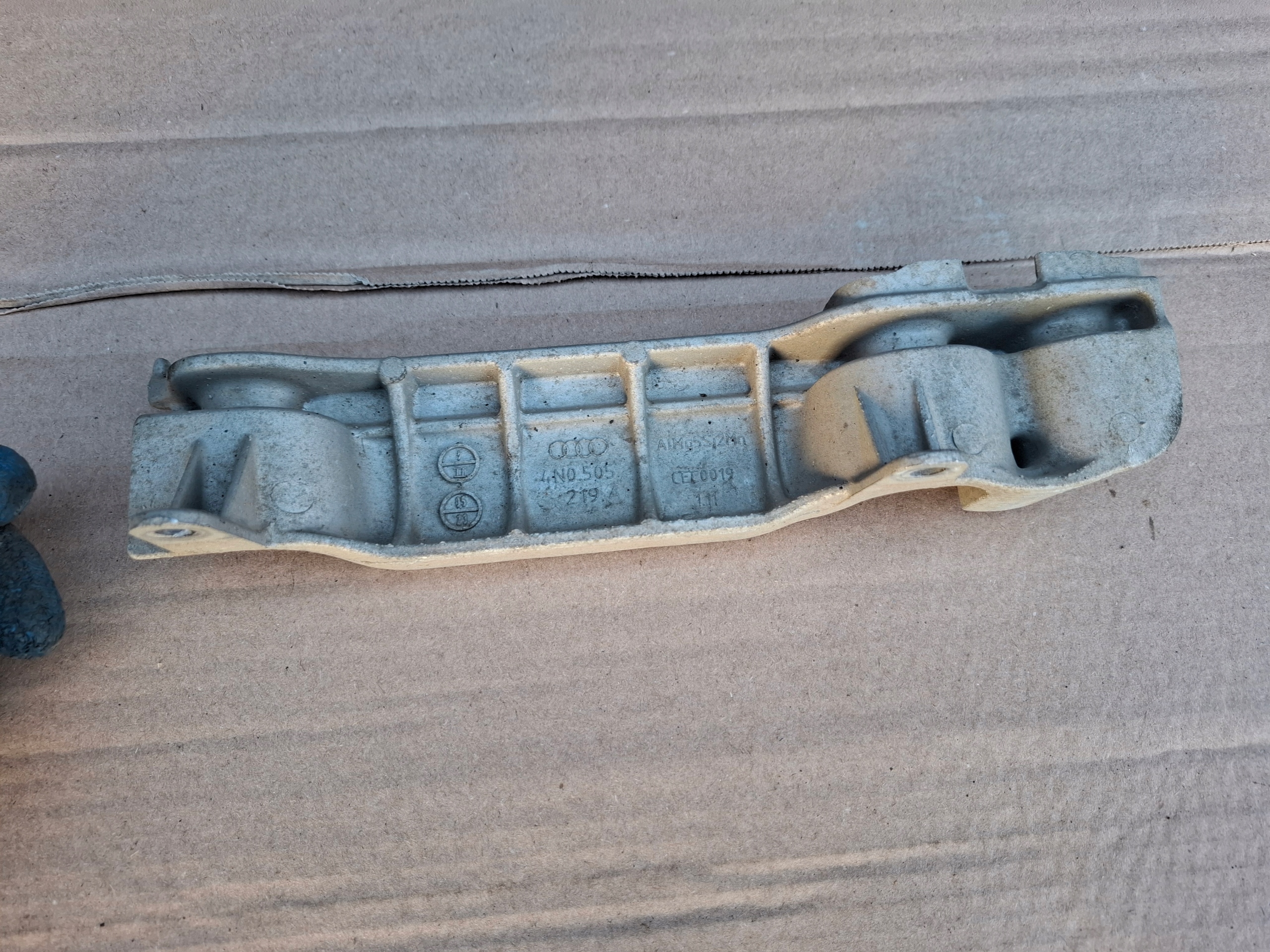 AUDI A6 C8 4K0 A8 D5 Supporto Supporto sanek 4N0505219A