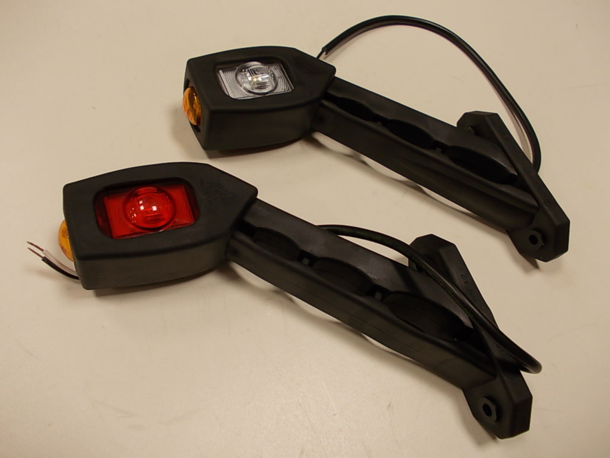 LAMPA OBRYSOWA NACZEPY SKOSNA DLUGA PRAWA SCHMITZ KRONE KOGEL WIELTON