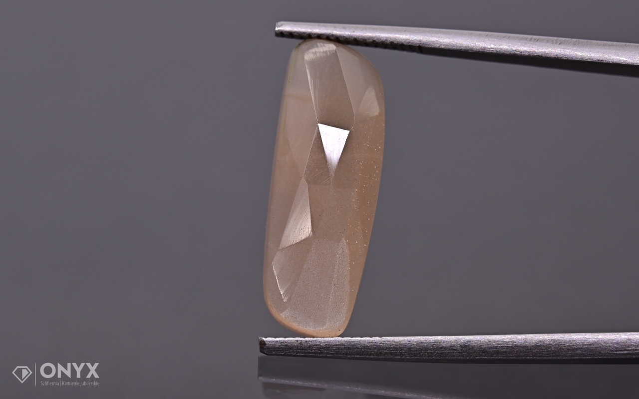 Měsíční kámen fazetovaný nepravidelný 19,5x7 m