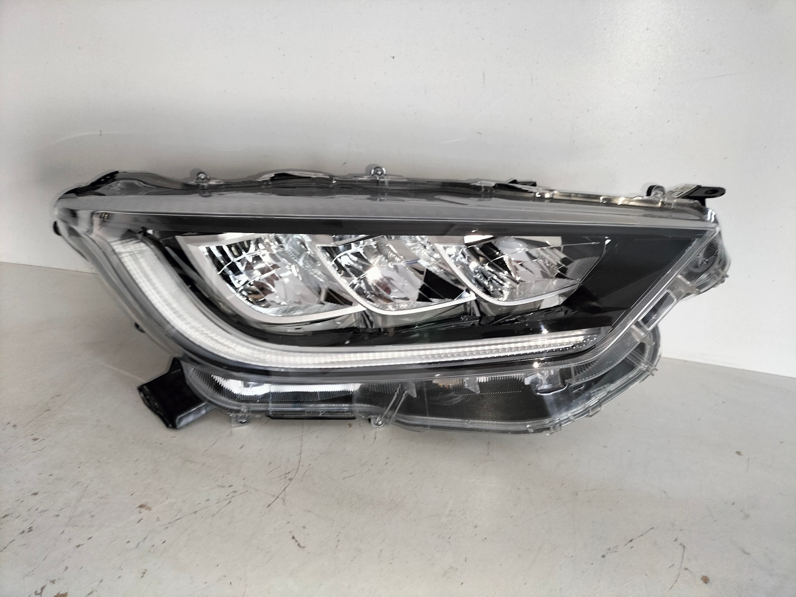 light front reflektor right TOYOTA YARIS 4 IV 20- FULL LED