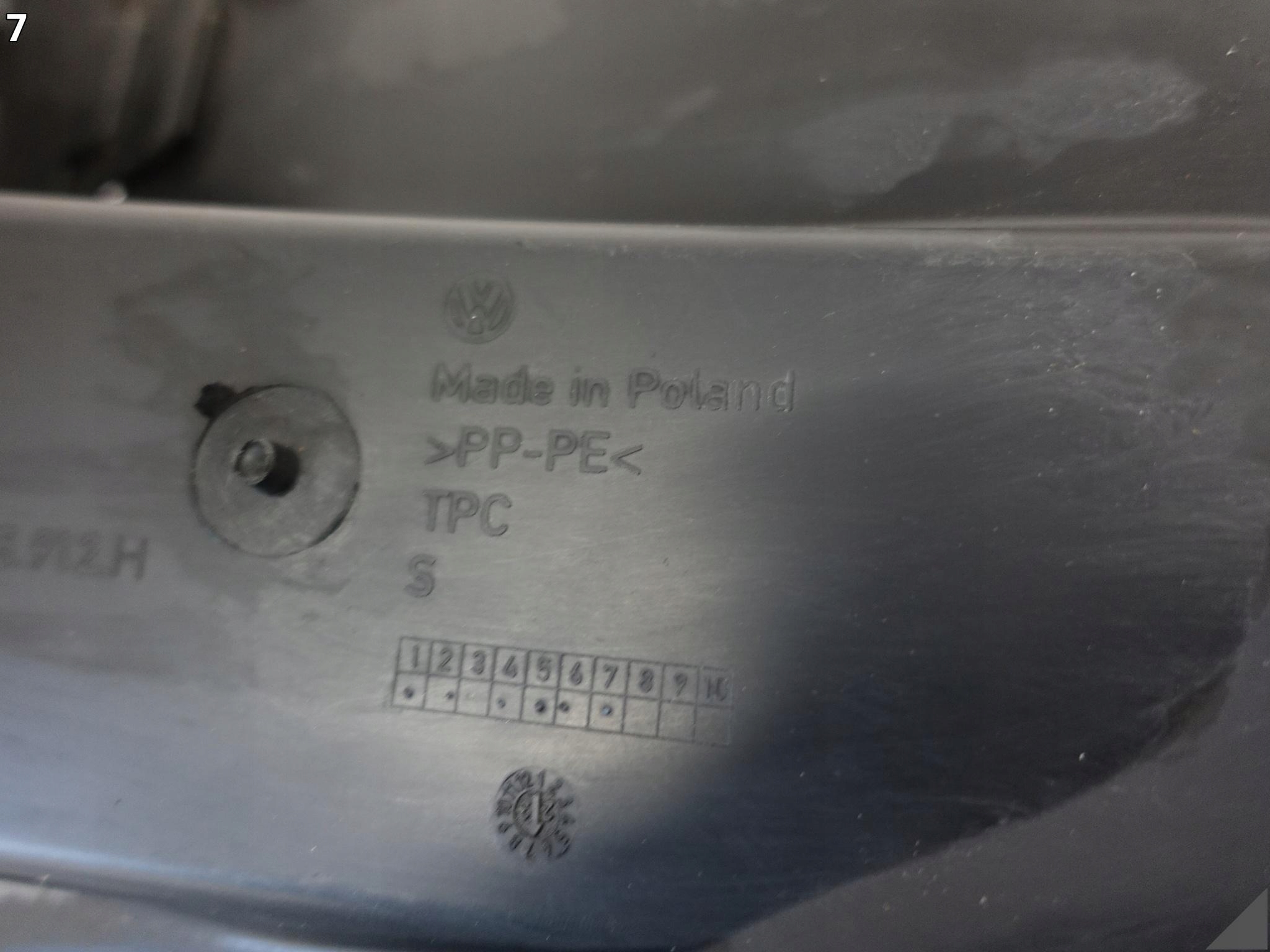 VW CADDY 2K5 III (3 GENERACJA) (2 LIFT) 15-20 mudguard cover right front