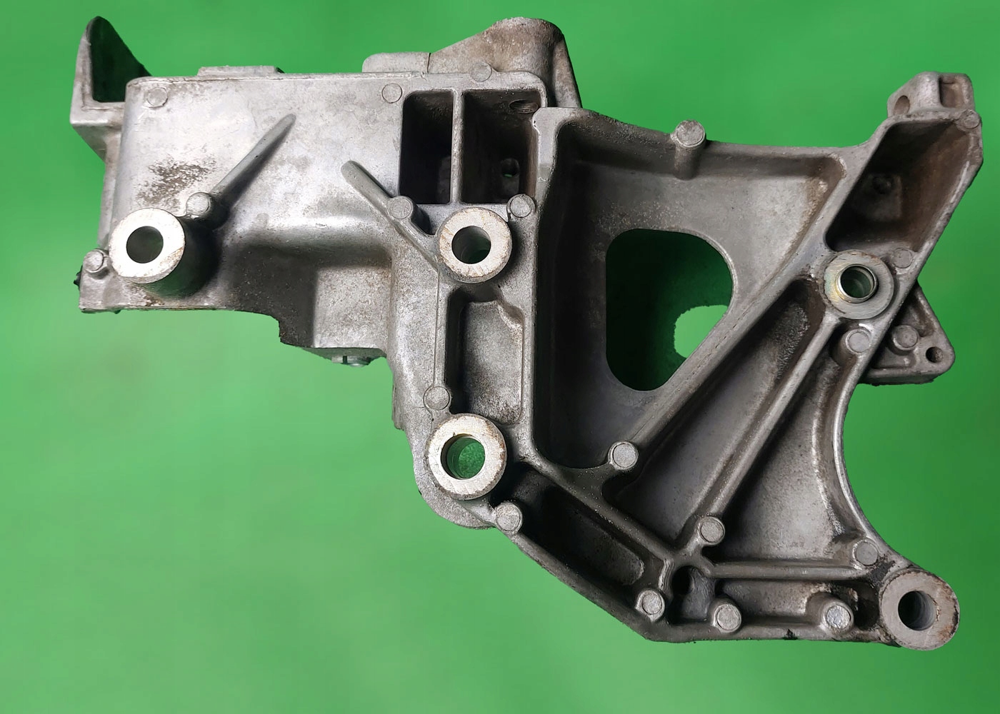 supporto alternatore FIAT FREEMONT 2.0 JTD 04627138AA