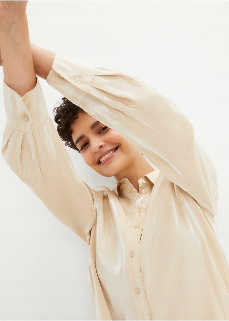 40 KOSZULA Z POŁYSKIEM iab Rozmiar 40