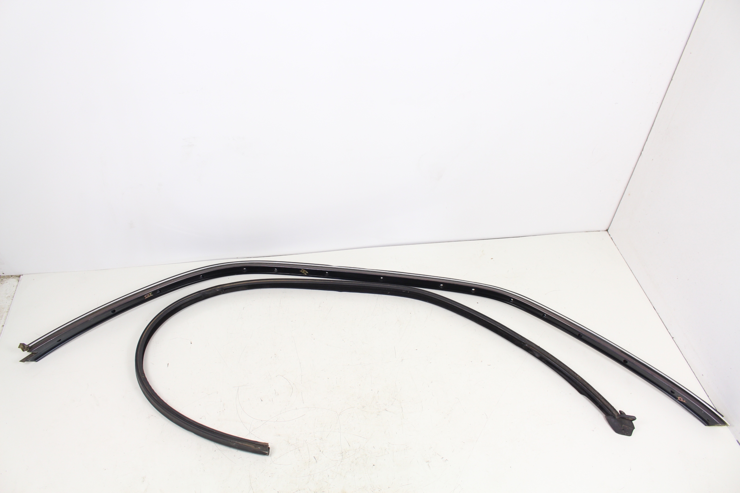 LISTWA USZCZELKA KAROSERI MERCEDES W140 CL COUPE