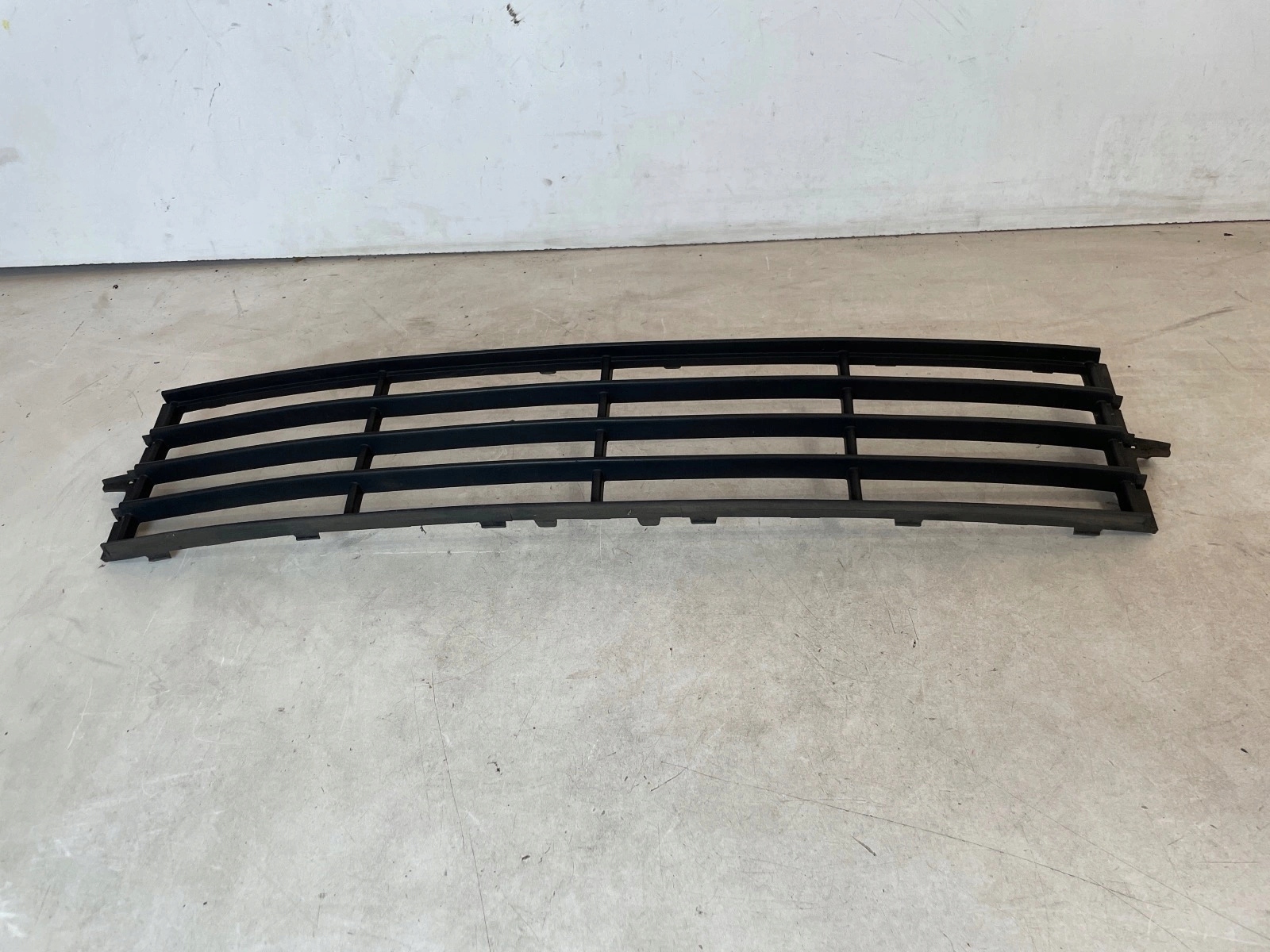 grille grid of a bumper central Skoda Octavia III 5E