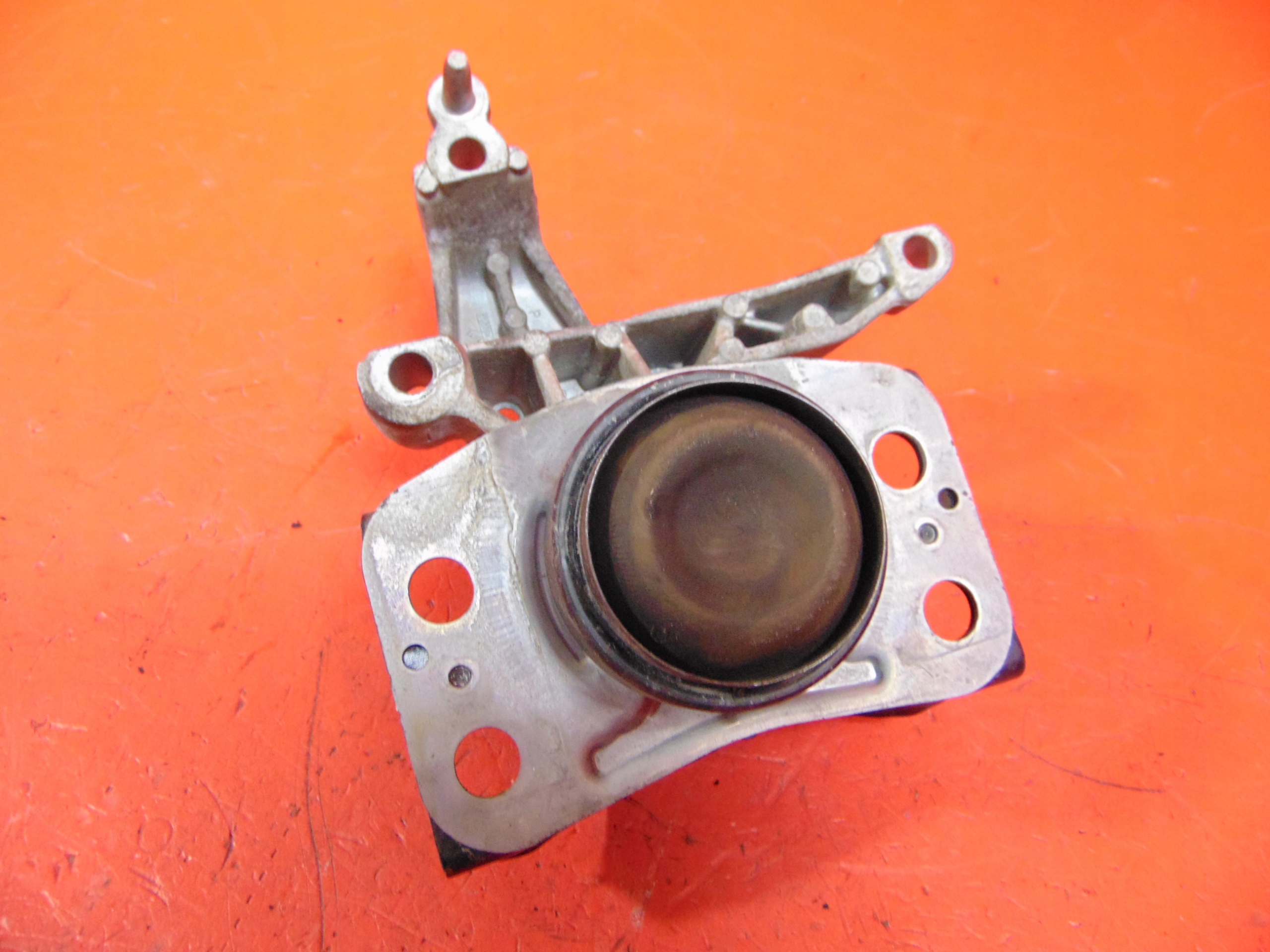 RENAULT TWINGO II 2 1.5 DCI holder engine mount 8200410267