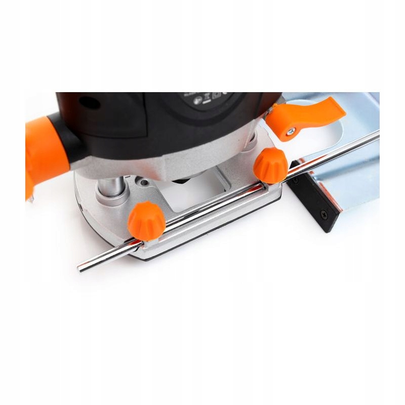 FREZARKA GÓRNOWRZECIONOWA DO DREWNA 6mm 8mm 1900W REGULACJA OBR. +35 FREZÓW Informacje dodatkowe odsysanie pyłu regulacja obrotów