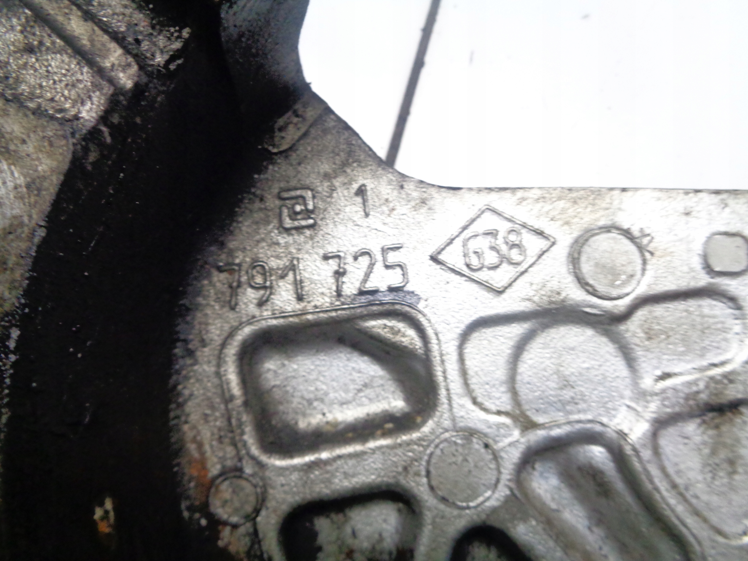 RENAULT SCENIC III 1.9DCI Support POMPY Carburant 791725
