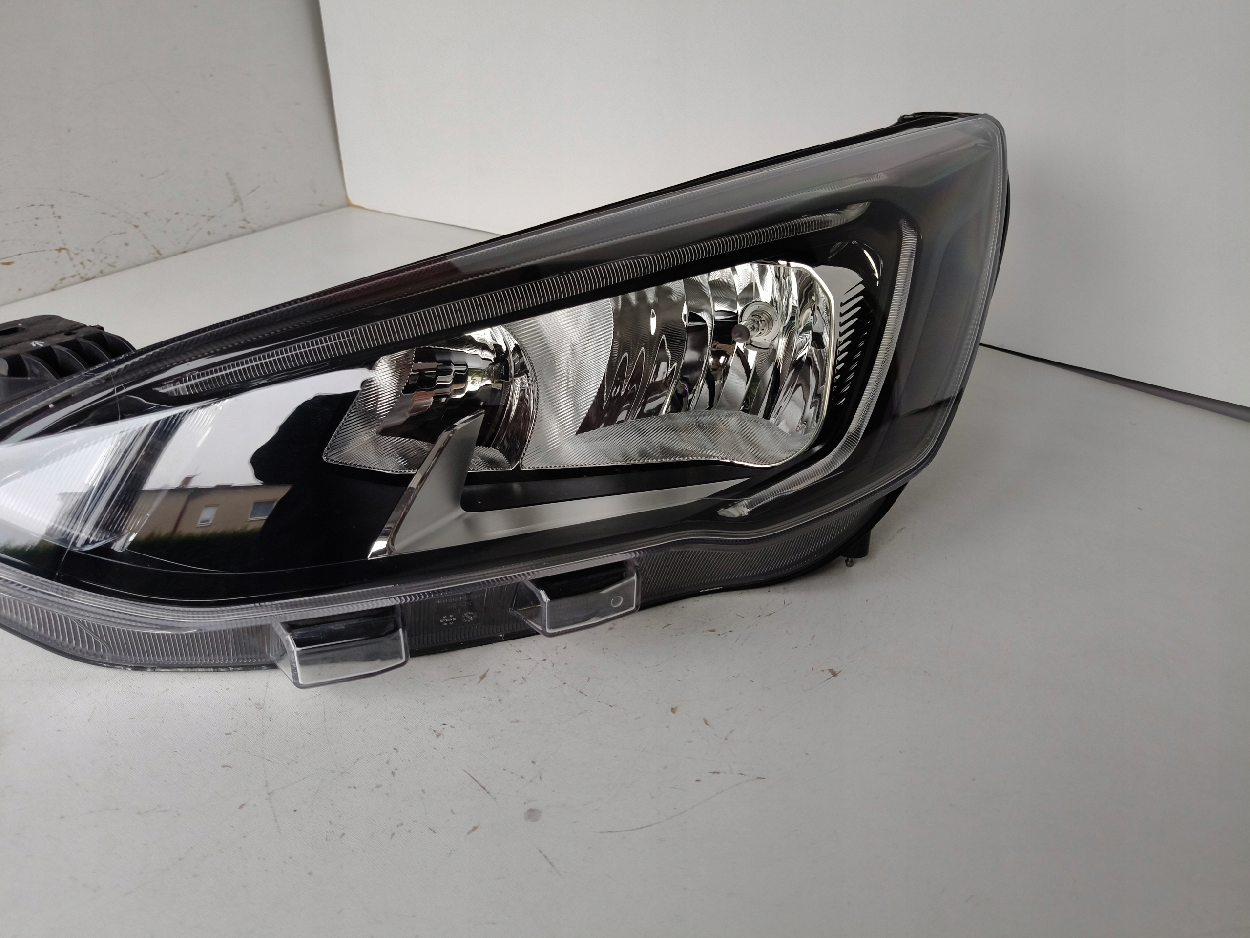 Licht links REFLEKTOR FORD FOCUS MK4 18- LED