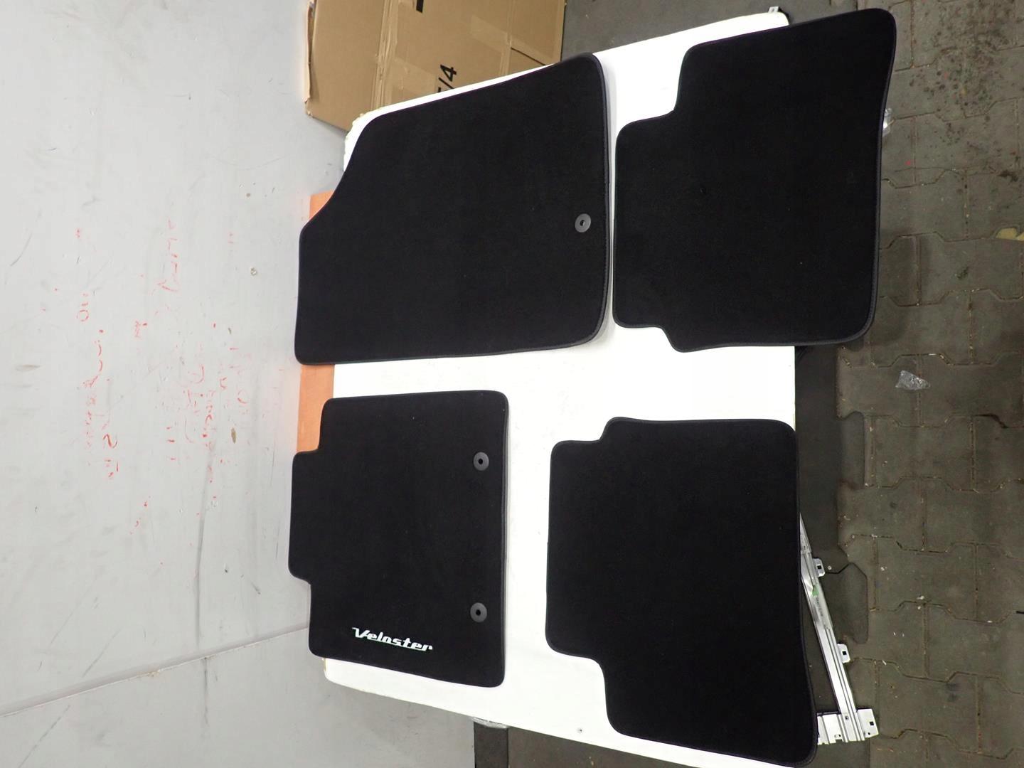 Dywaniki HYUNDAI VELOSTER 2V143-ADE00