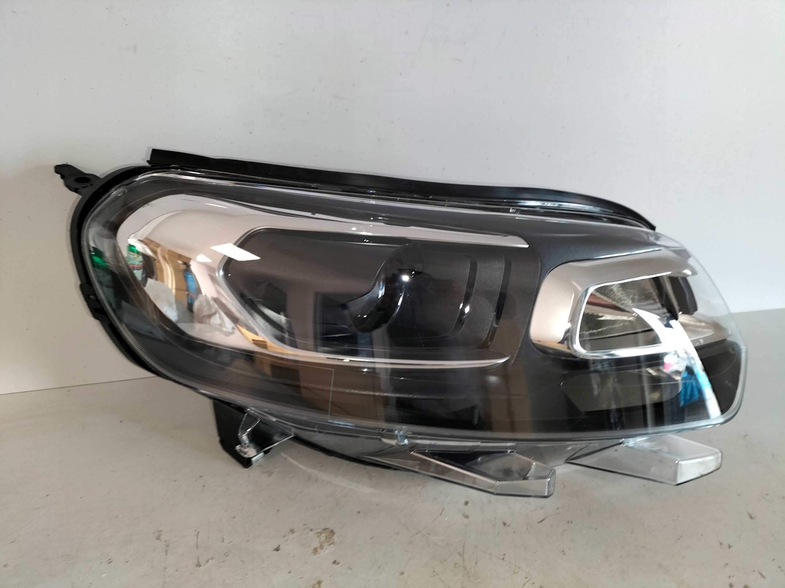 light front reflektor right CITROEN JUMPY III 16- SAPCETOURER XENON