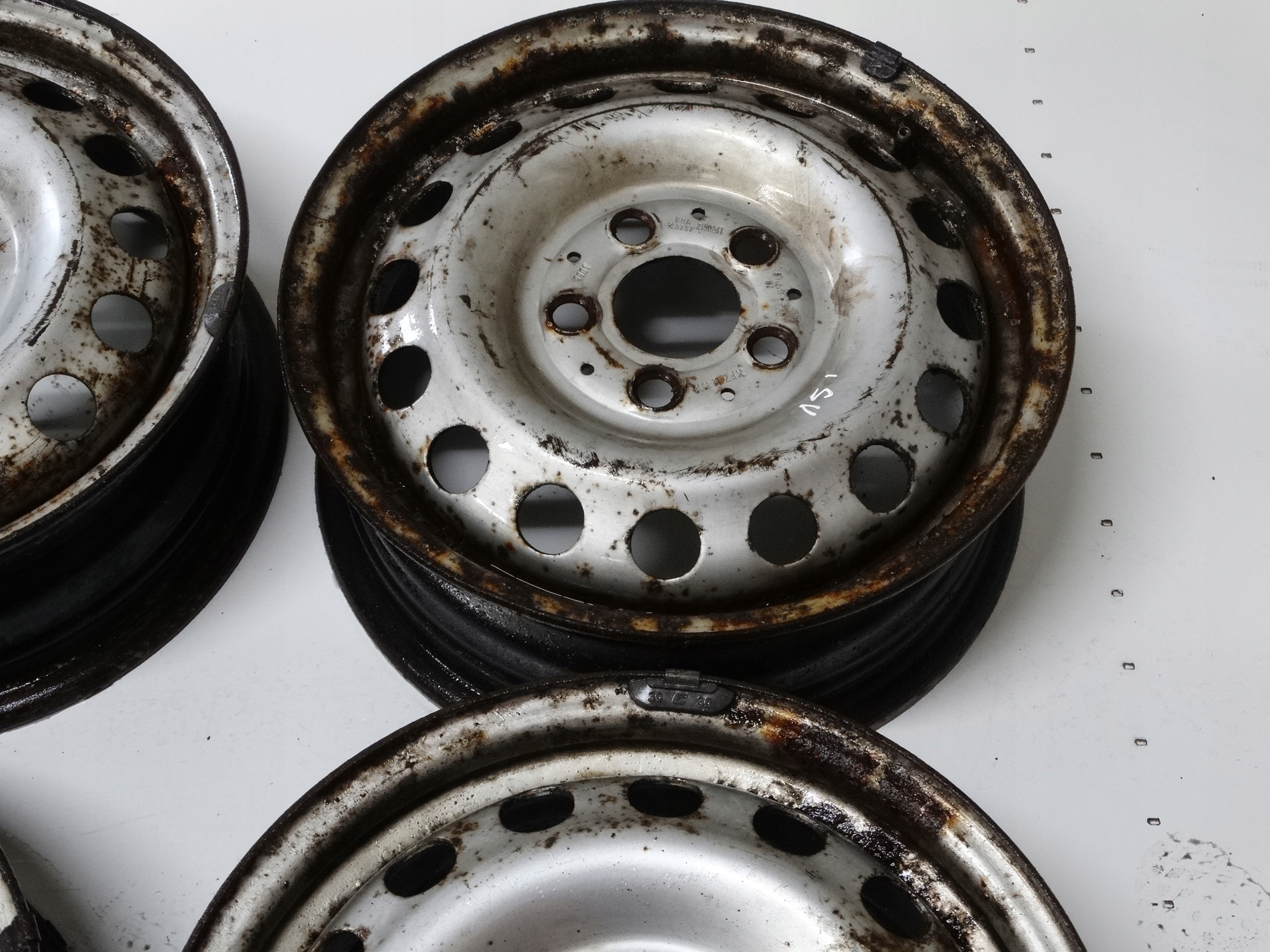 KOMPLET disk MERCEDES 5,5JX15H2 ET60 6384011501
