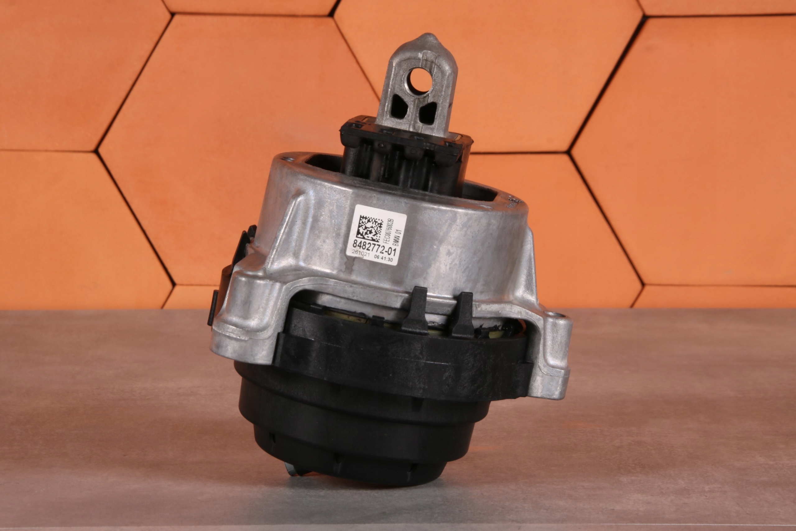 BMW G30 G31 B47 B47B B47D B47F XD5O engine mount right 8482772 15 km !!