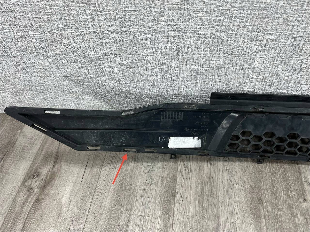 FORD MUSTANG VI LIFT 2017 - 2023 grid central front JR3B17K945-BBW