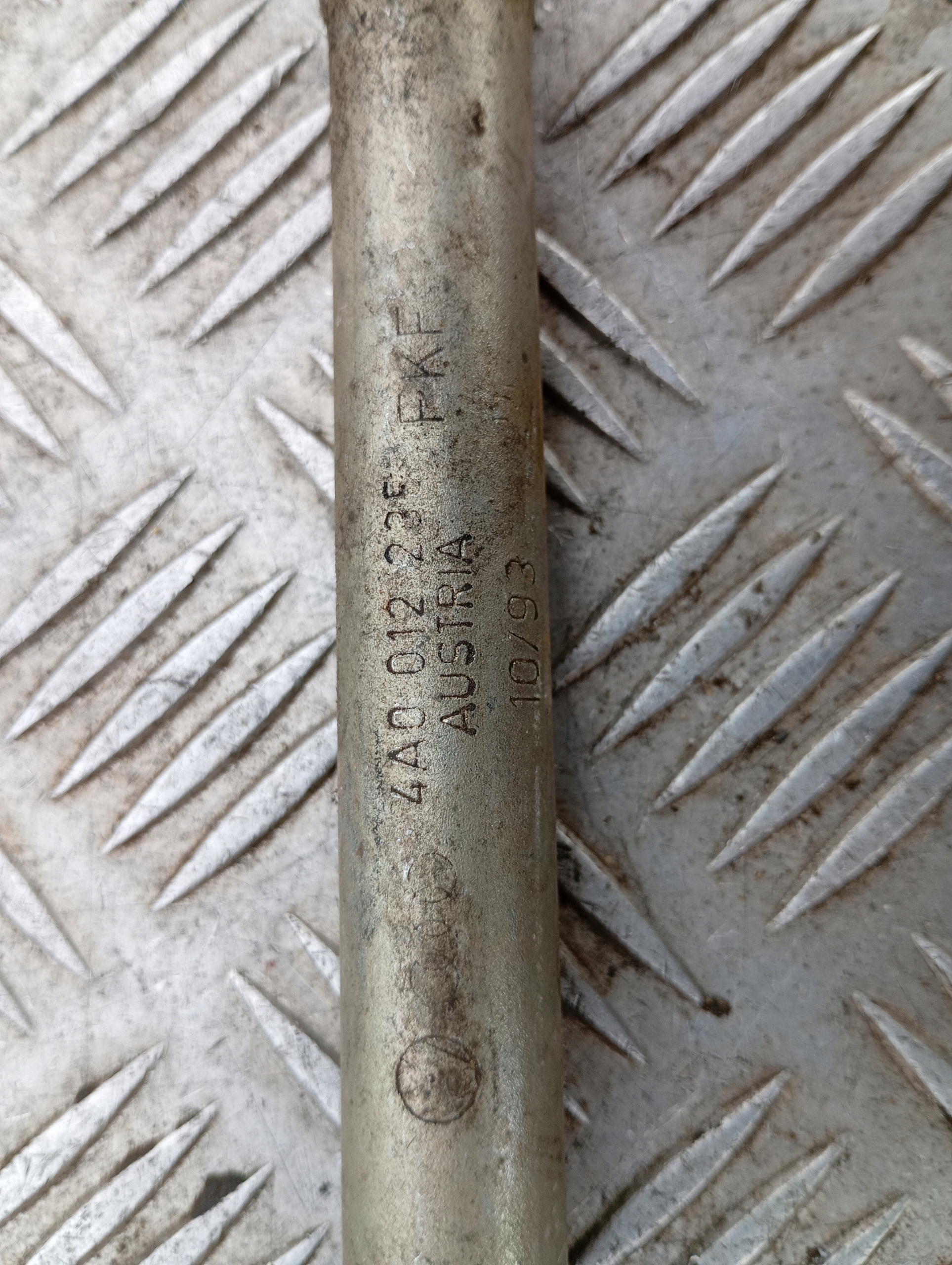 Clé DO Roues des roues AUDI 80 B4 4A001225