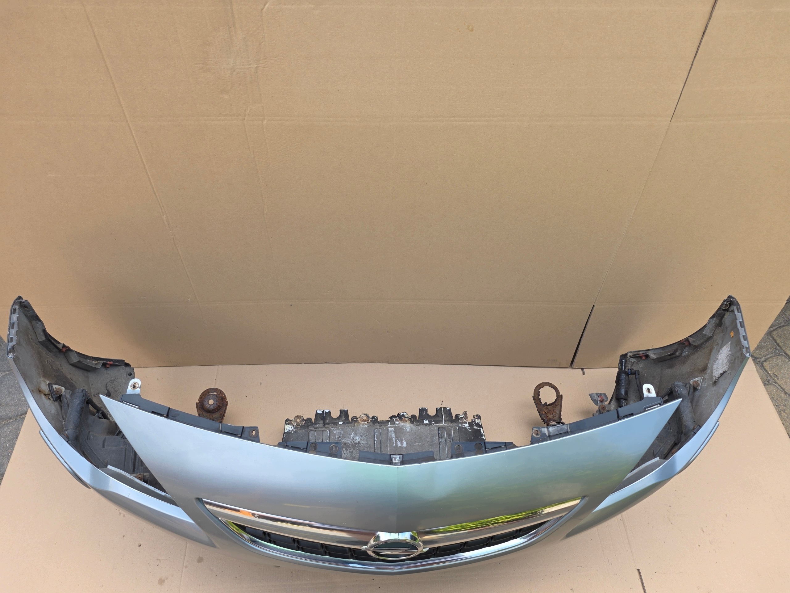 Opel Astra J IV 4 front bumper front XENON washers grille